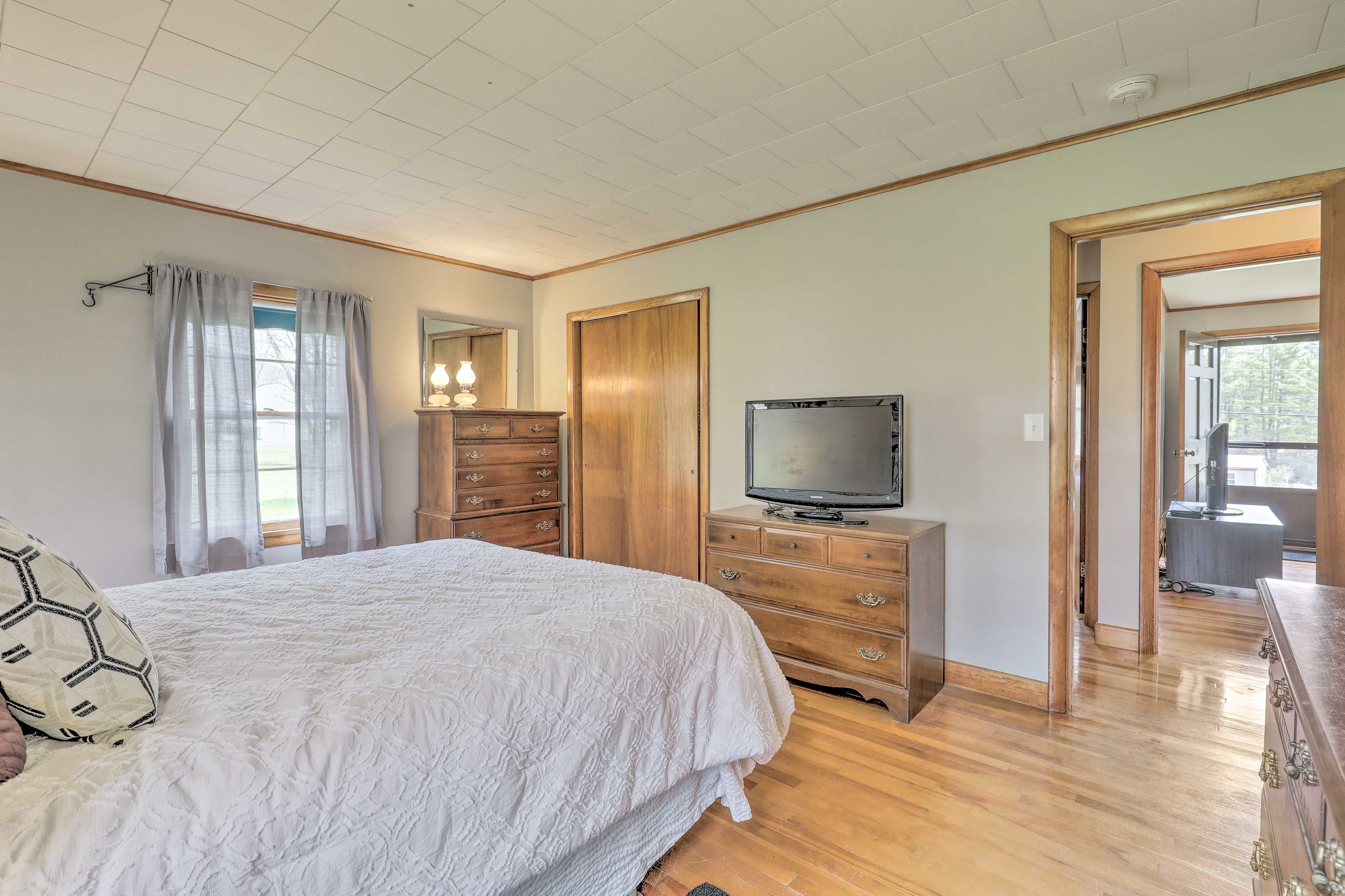 Bedroom 1 | Roku TV