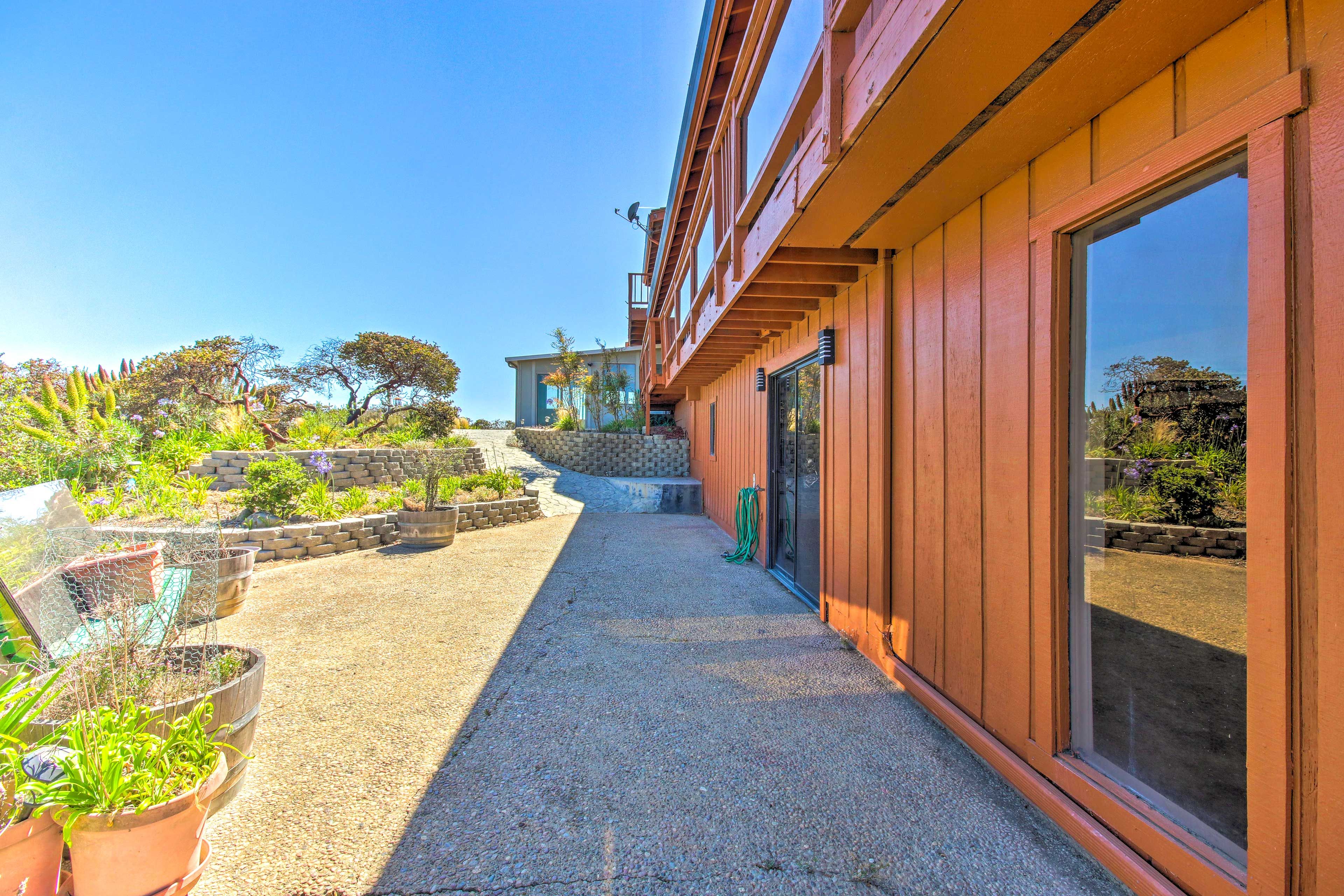 House Exterior | Garden