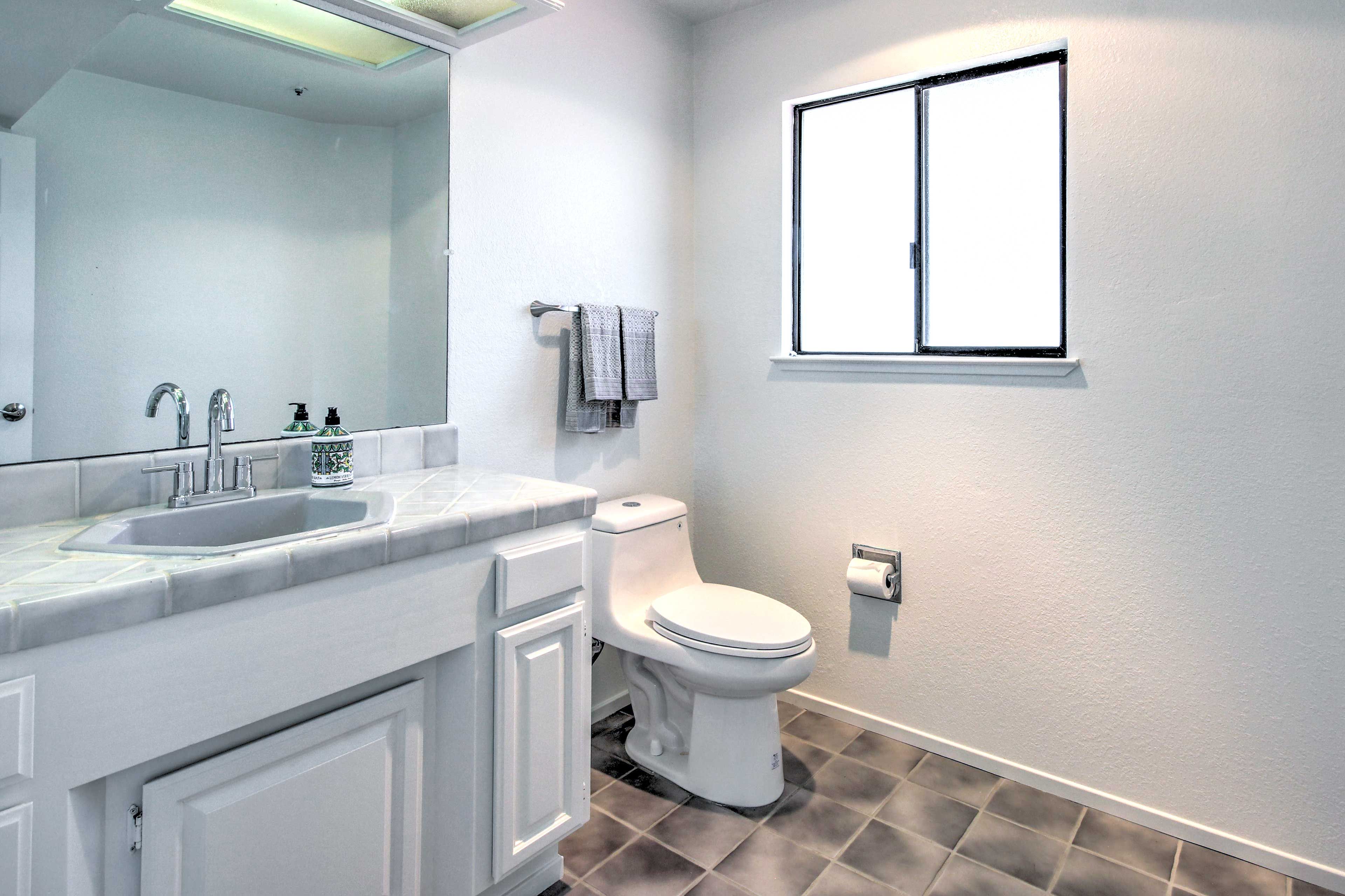 Half Bathroom | 1st Floor