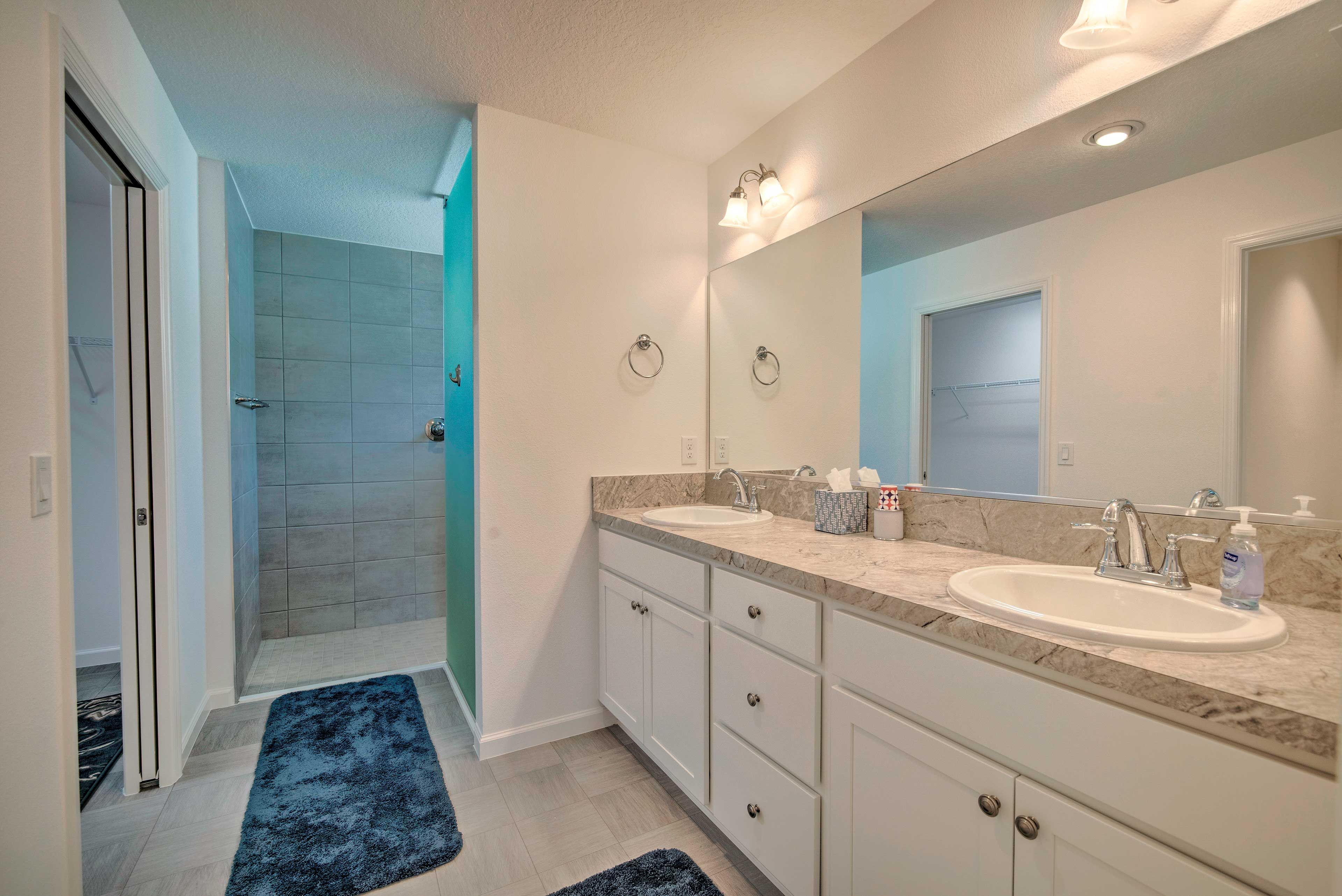 En-Suite Bathroom | Main Level | Towels Provided