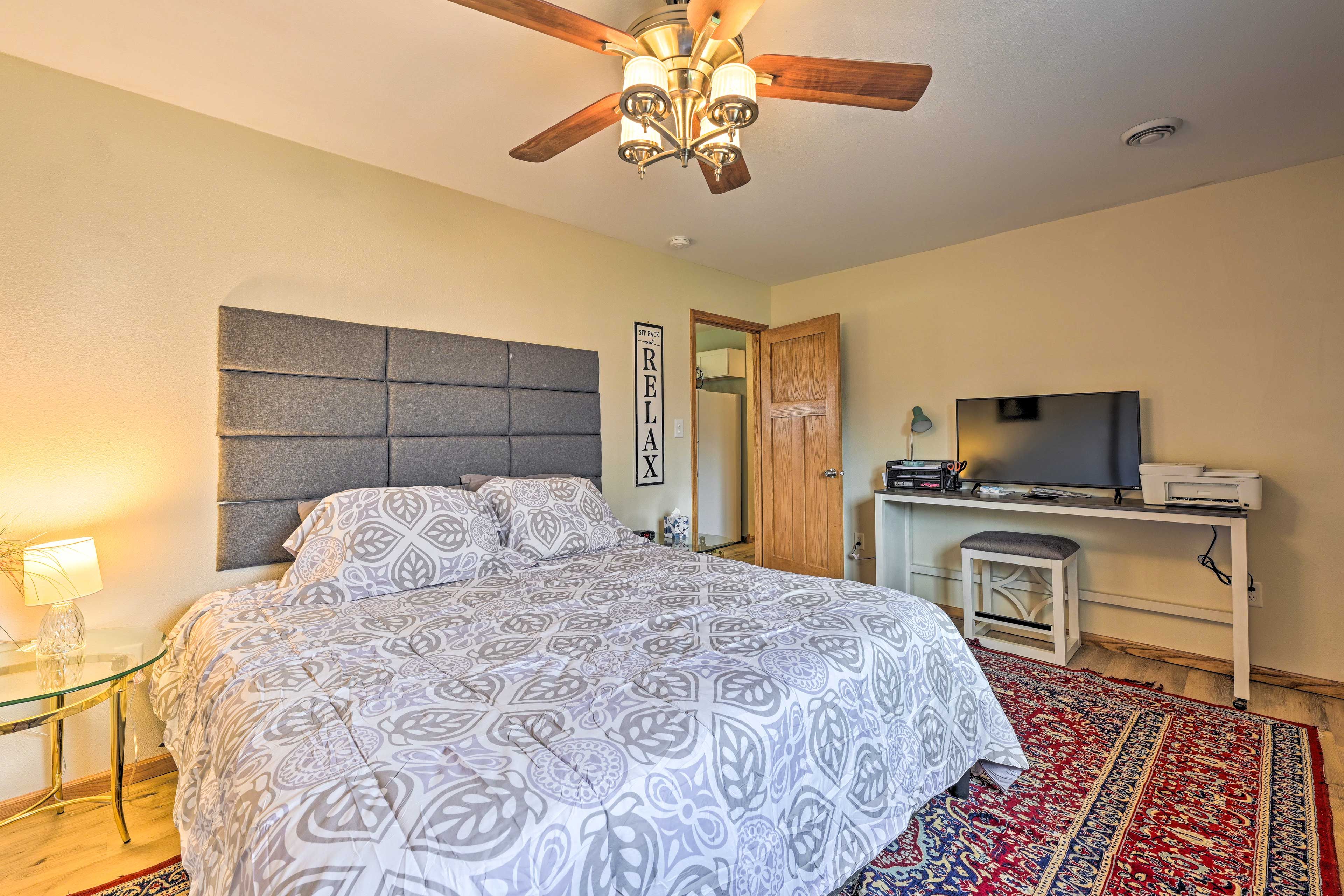 Bedroom 1 | Smart TV