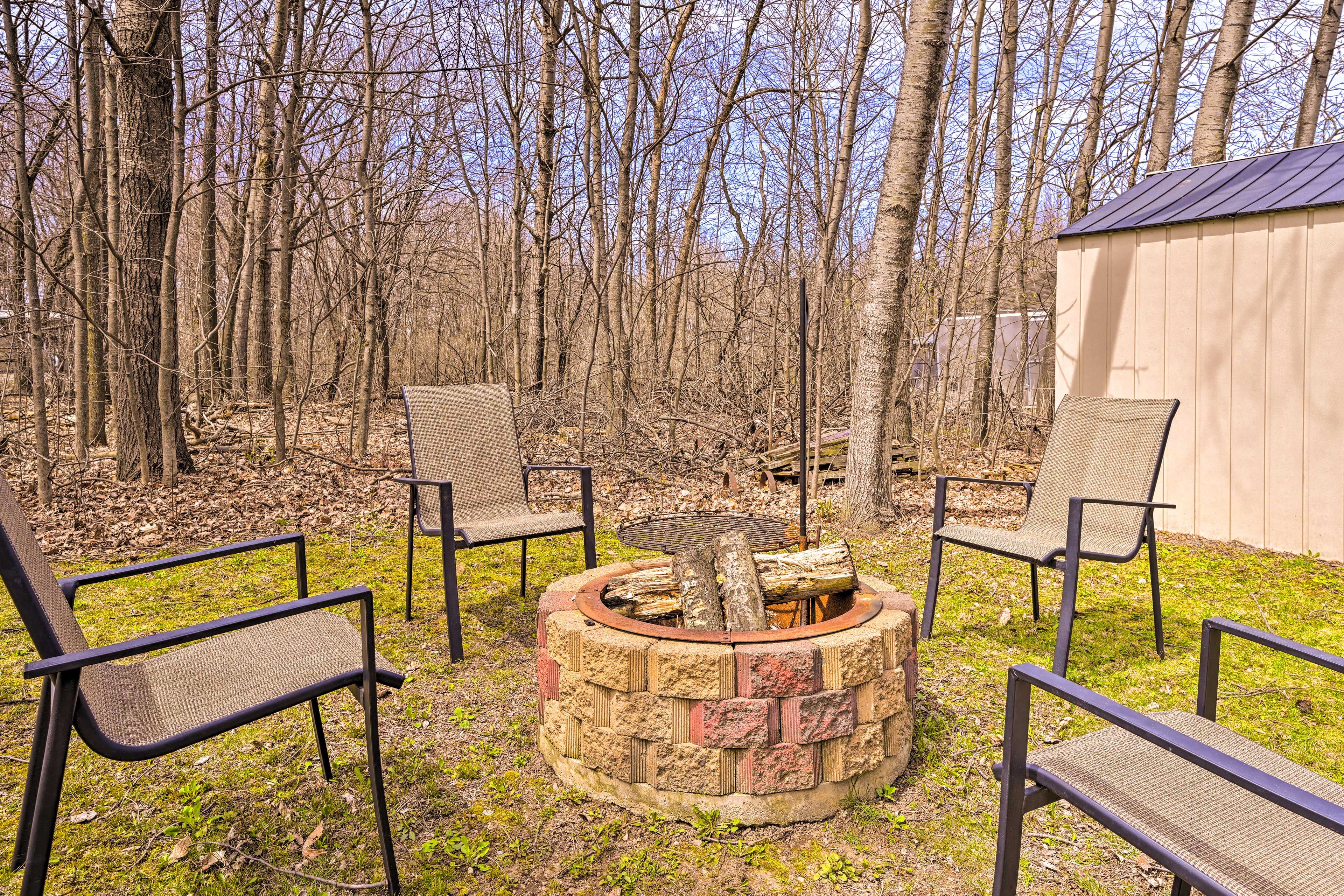 House Exterior | Wood-Burning Fire Pit