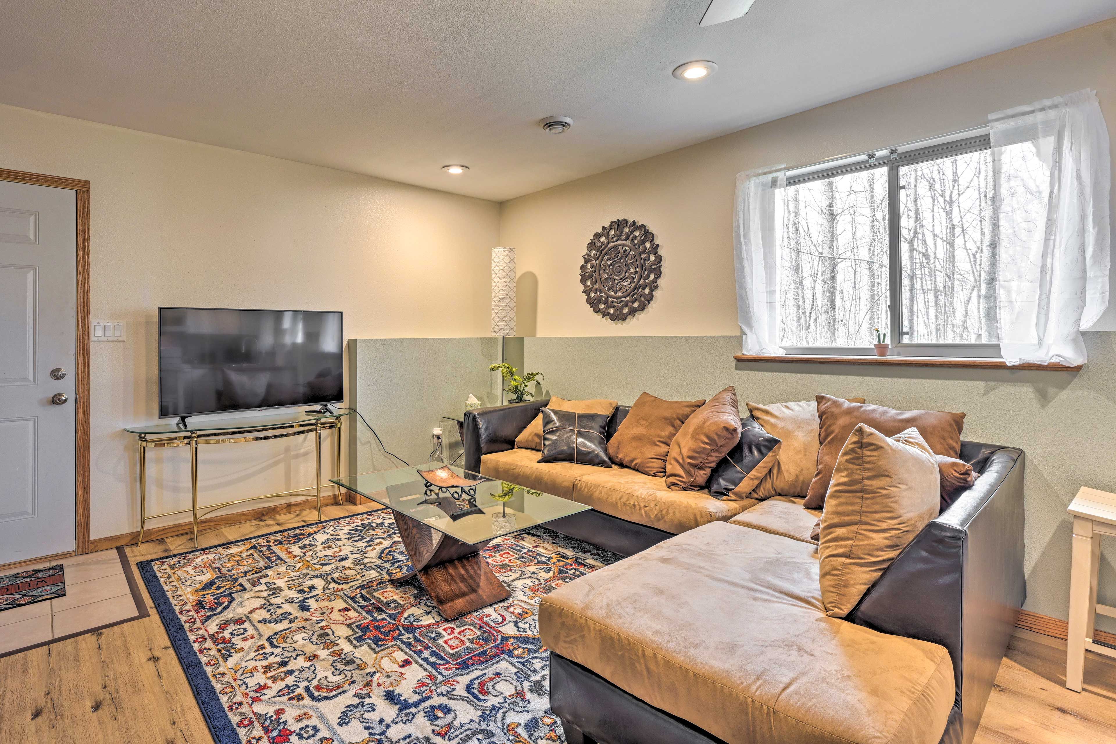 Living Area | Smart TV