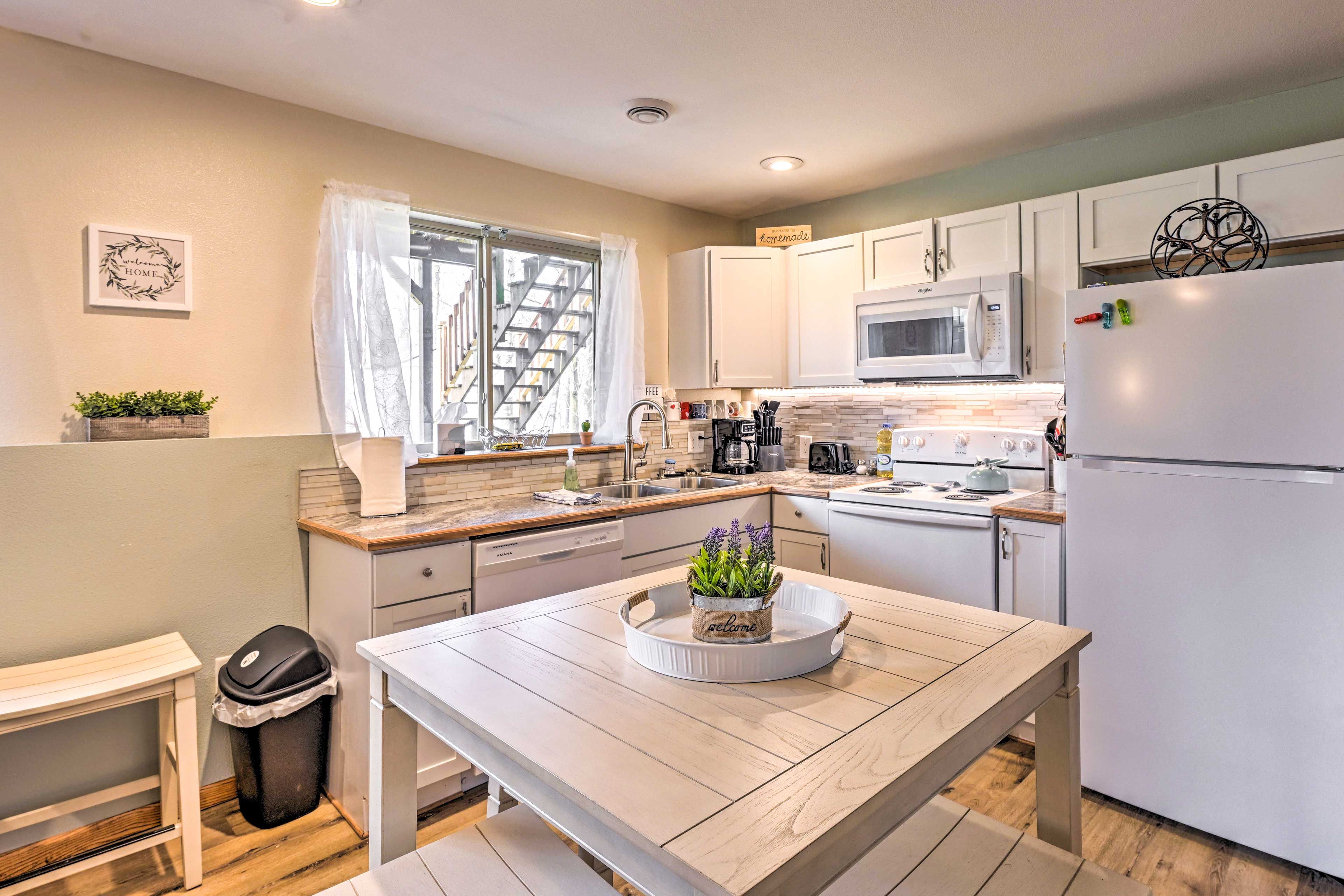Dining Area | Kitchen