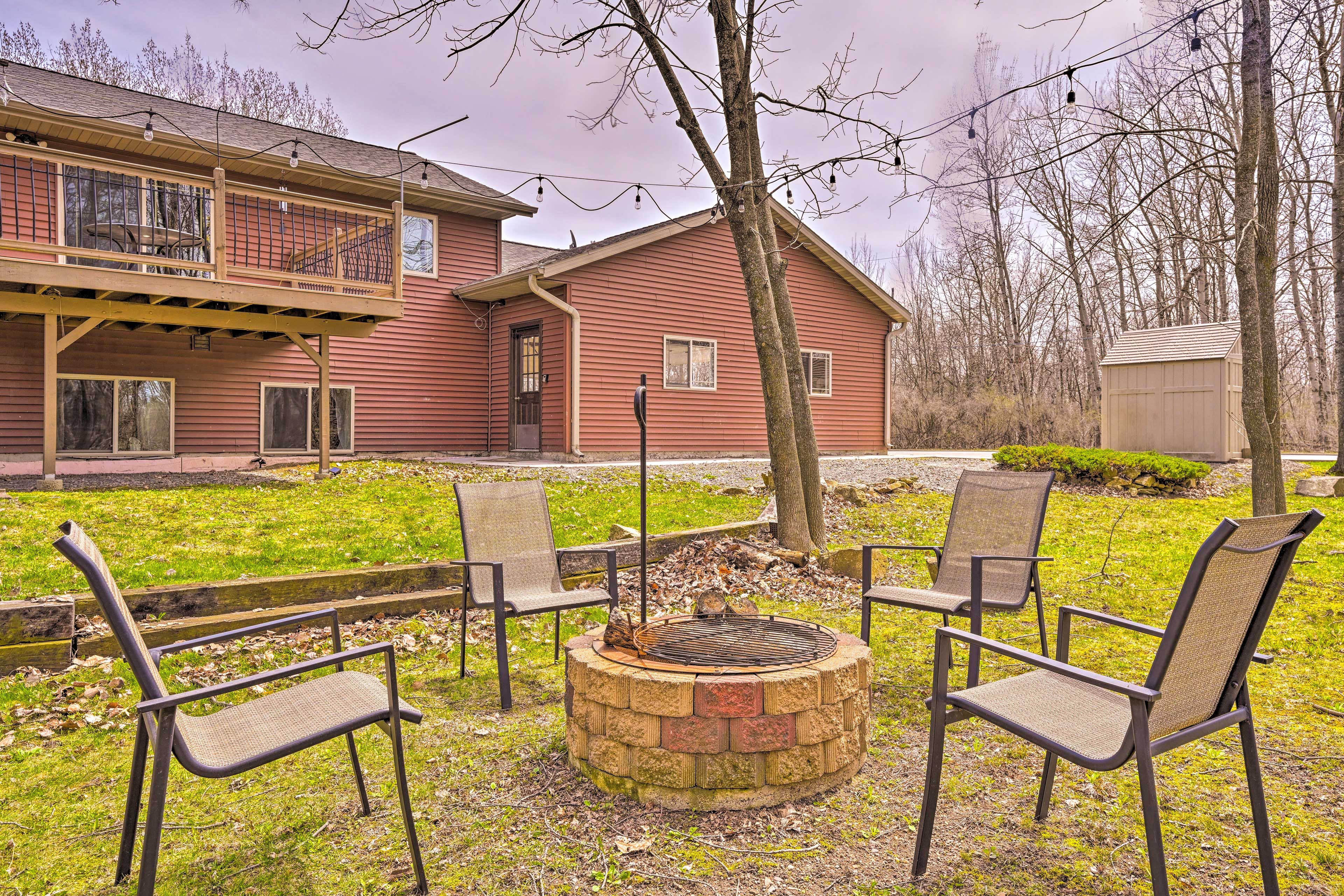 House Exterior | Wood-Burning Fire Pit