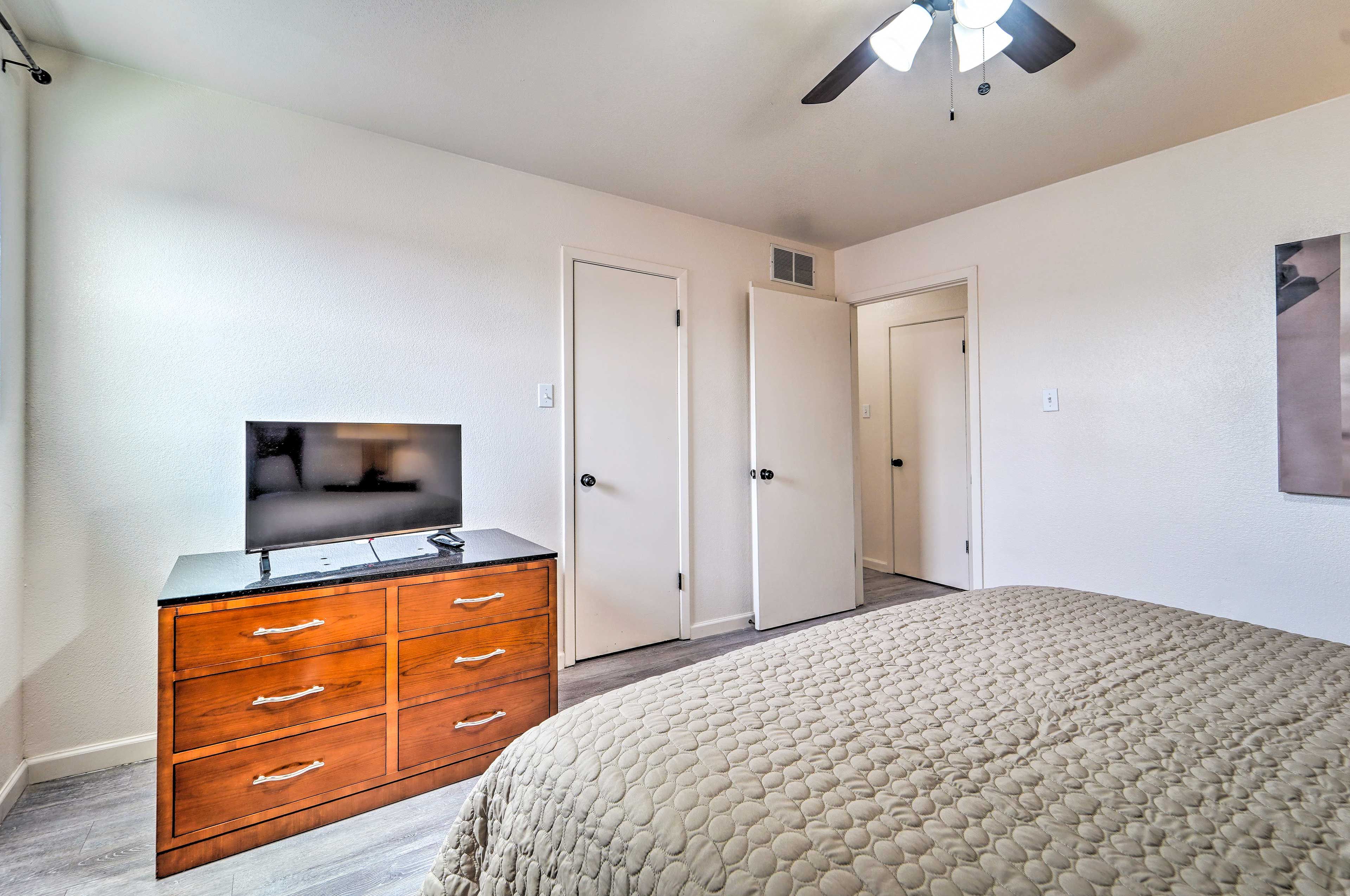 Bedroom 1 | Smart TV