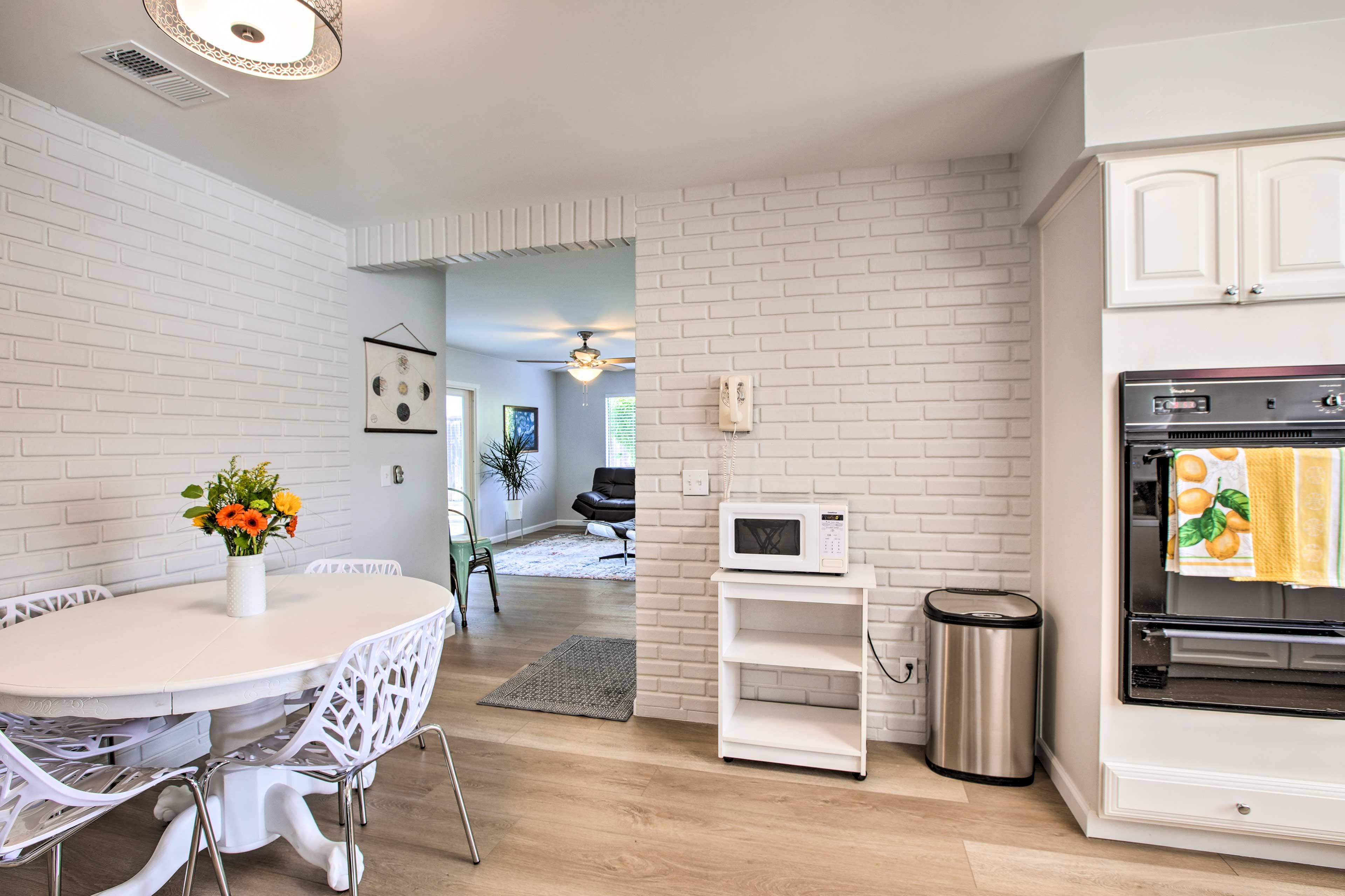 Dining Area & Kitchen