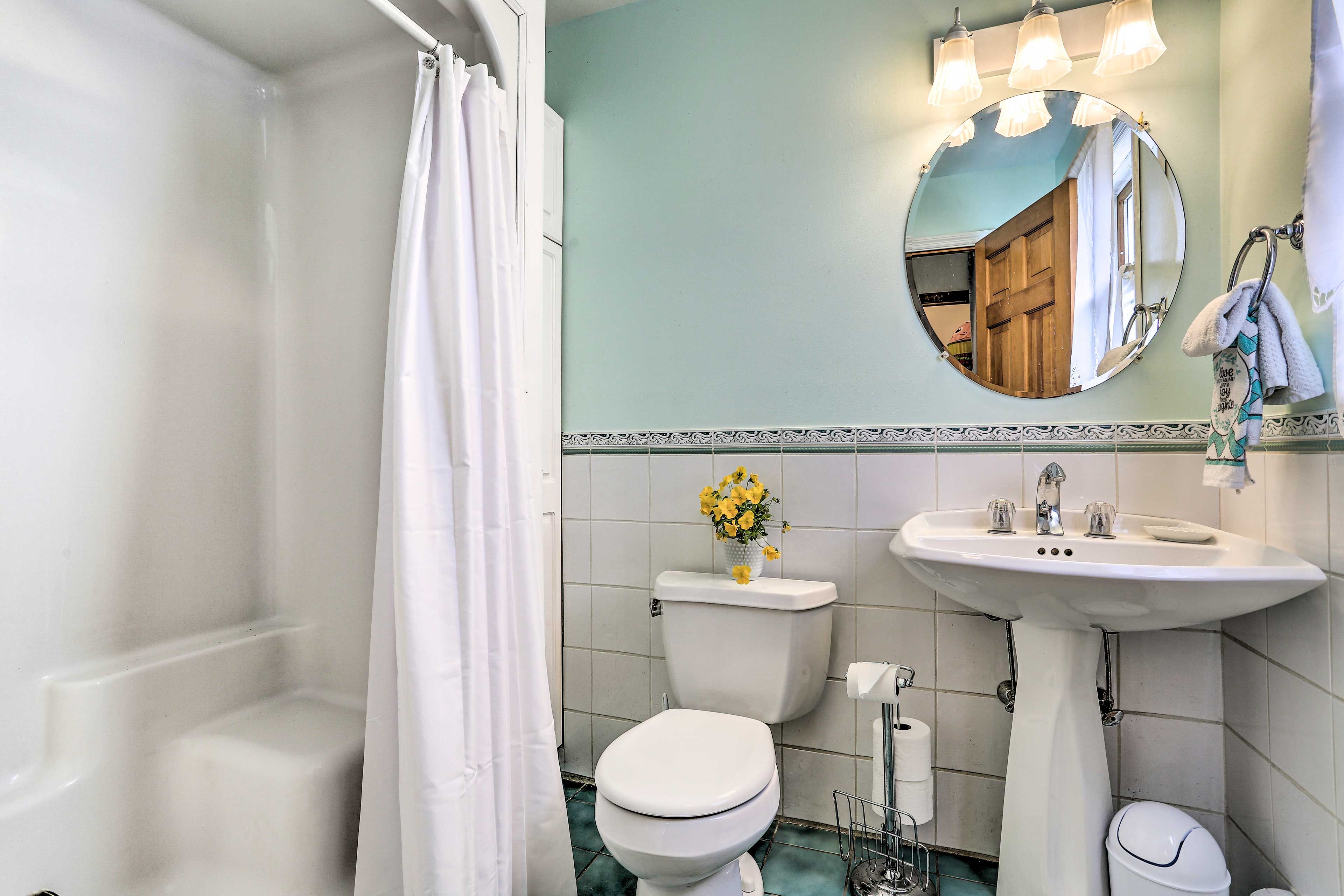 En-Suite Bathroom | Complimentary Toiletries | Hair Dryer