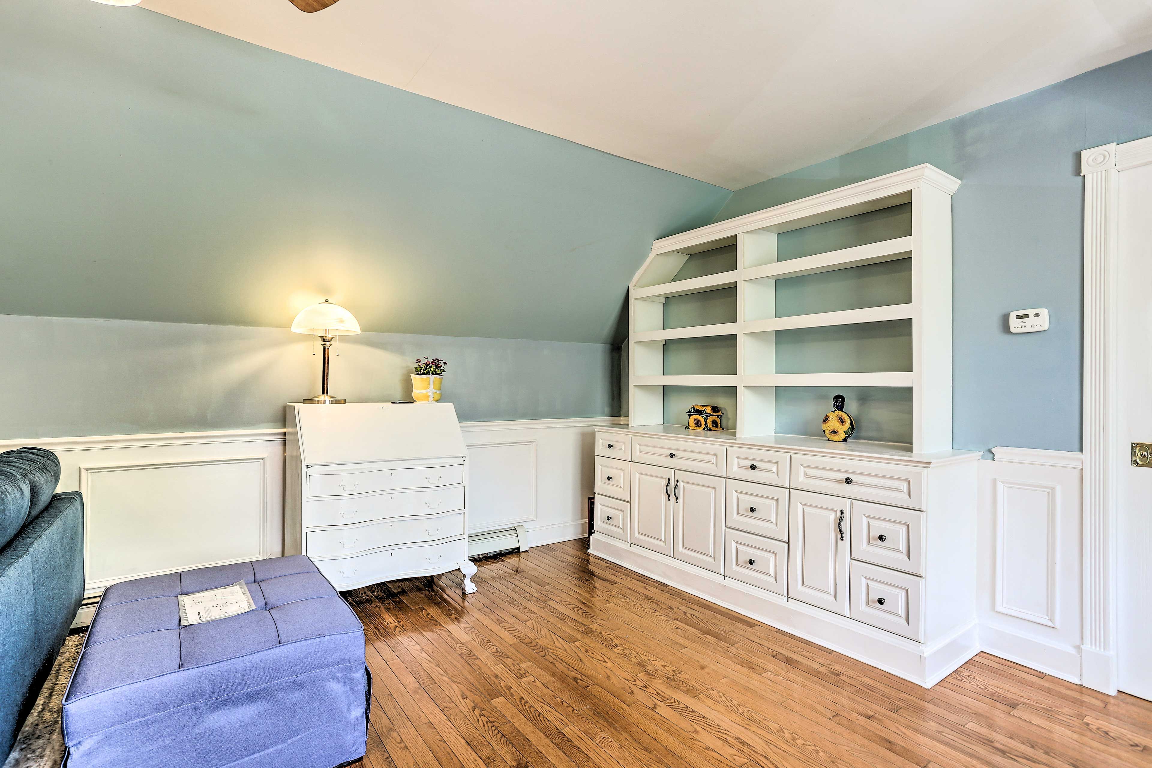 Living Room | Twin Fold-Out Ottoman Bed