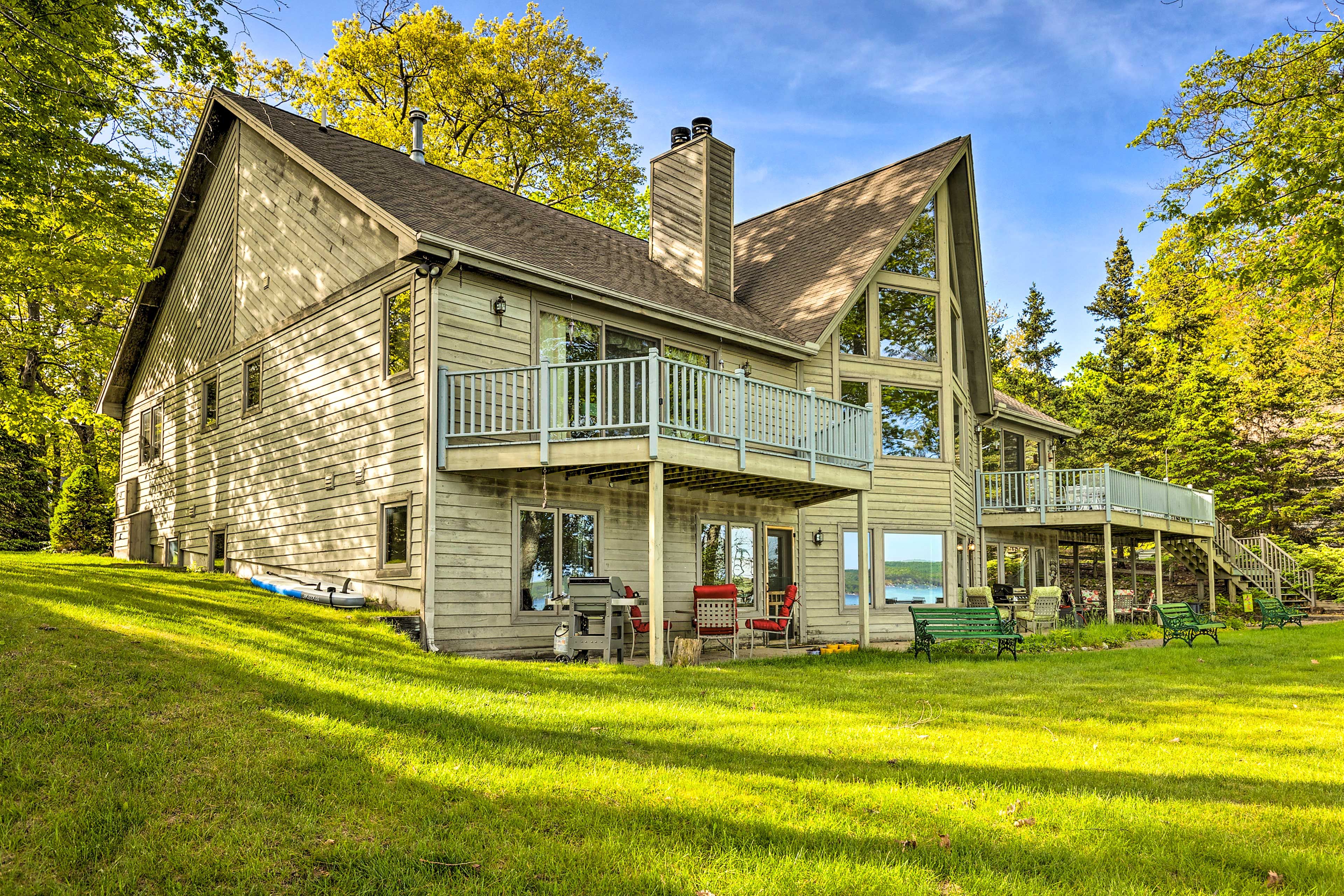Shared Driveway Parking (1 Vehicle) | 3 Boat Moorings Available