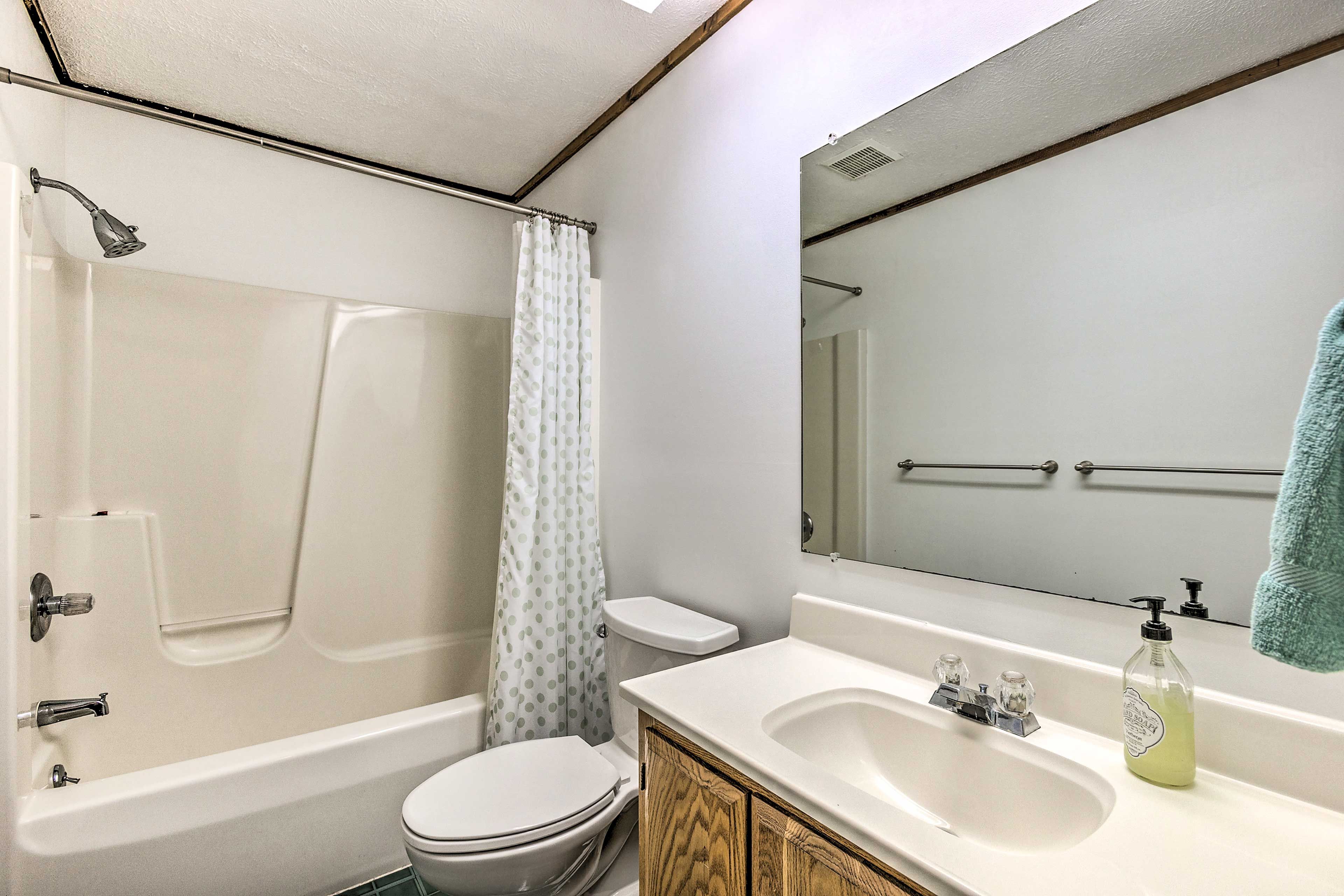 En-Suite Bathroom | Complimentary Toiletries | Towels Not Provided