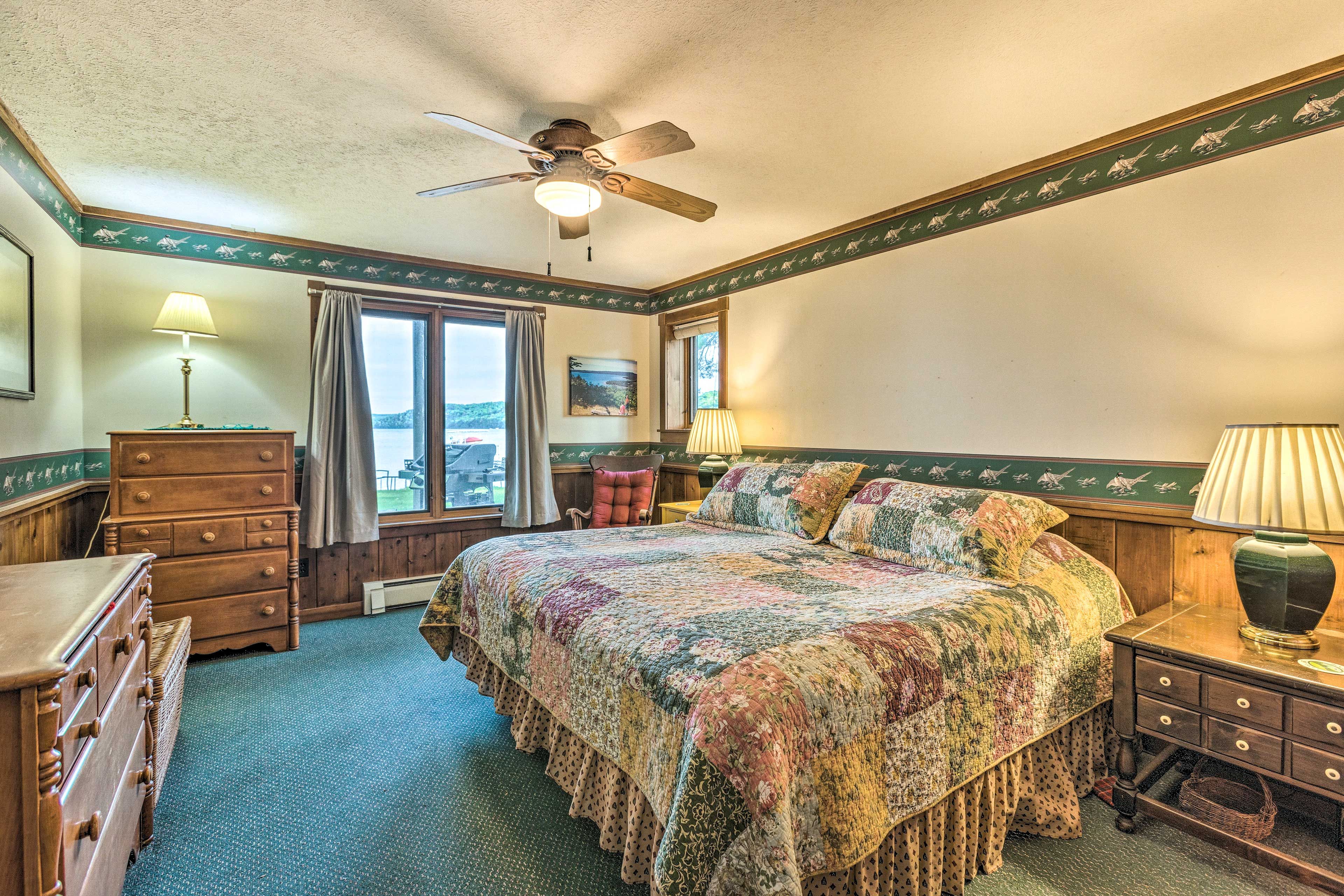 Bedroom | Queen Bed | Linens Not Provided