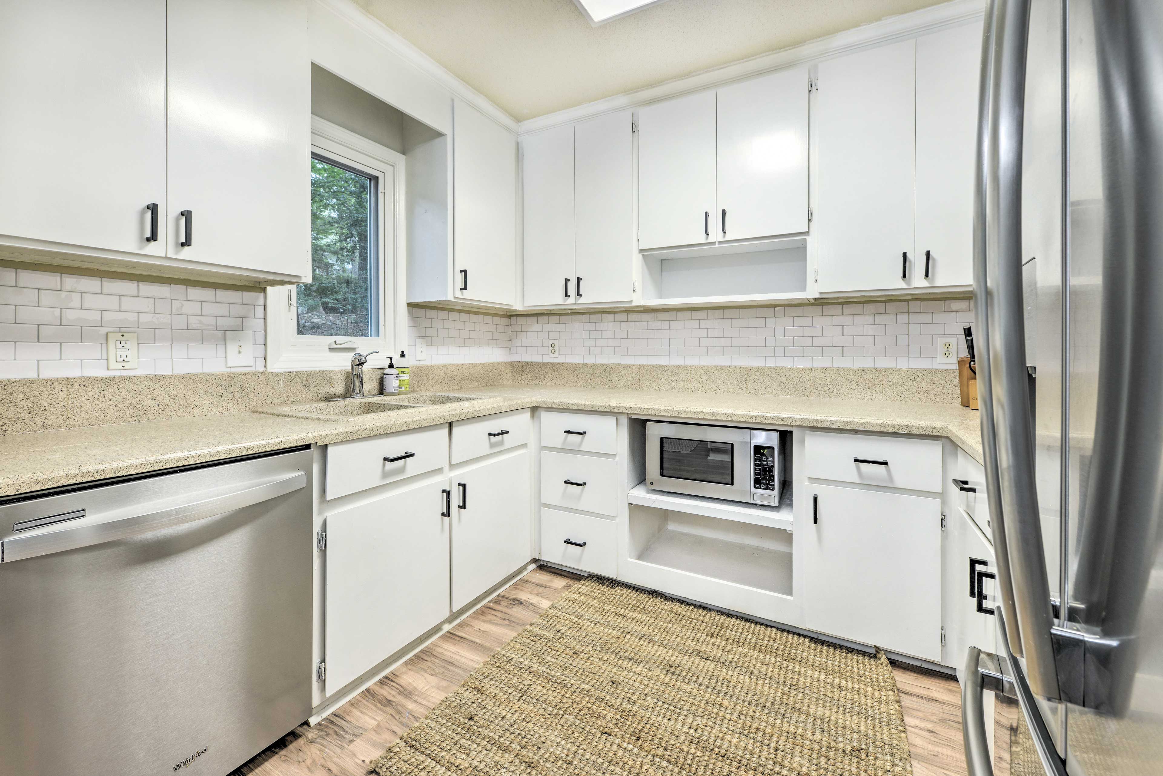 Kitchen | Dishware & Flatware Provided | Cooking Basics