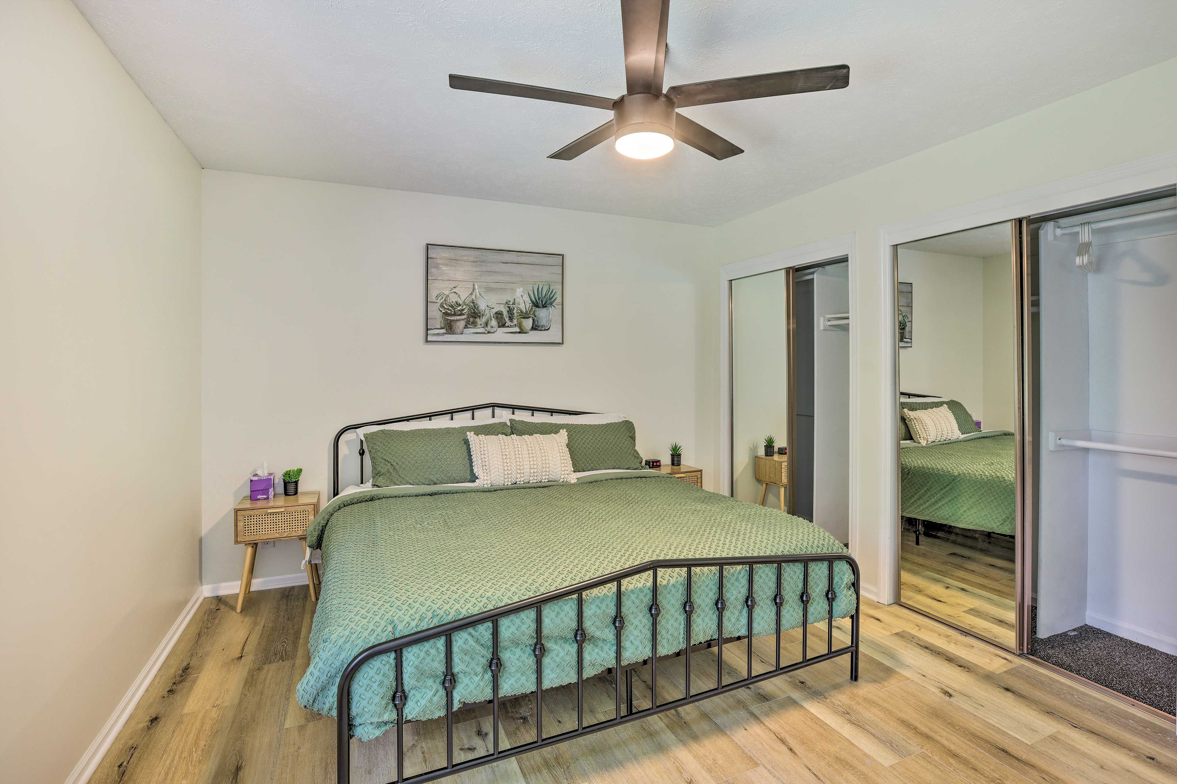 Bedroom 1 | King Bed | Main Floor