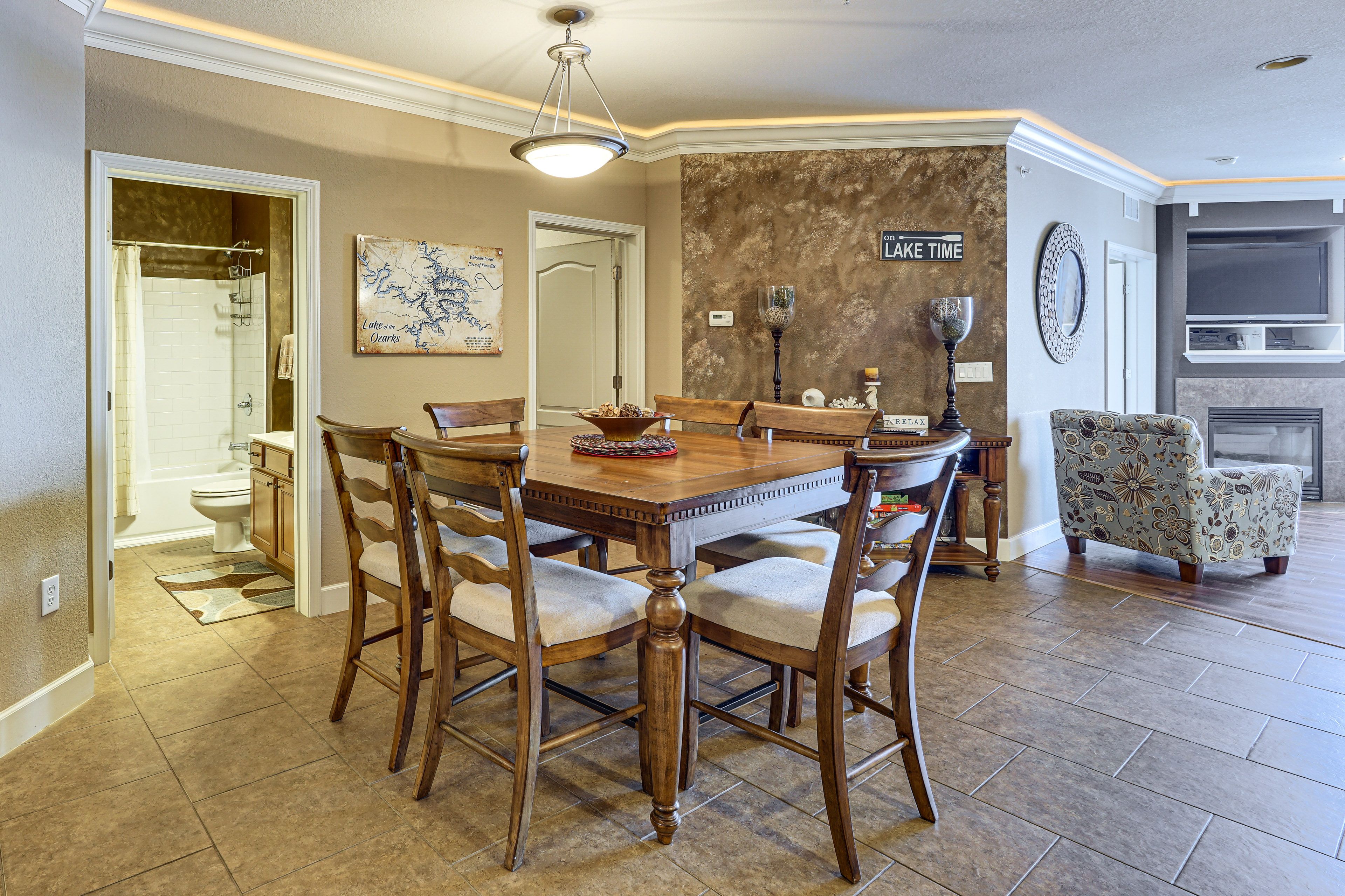 Dining & Kitchen Area