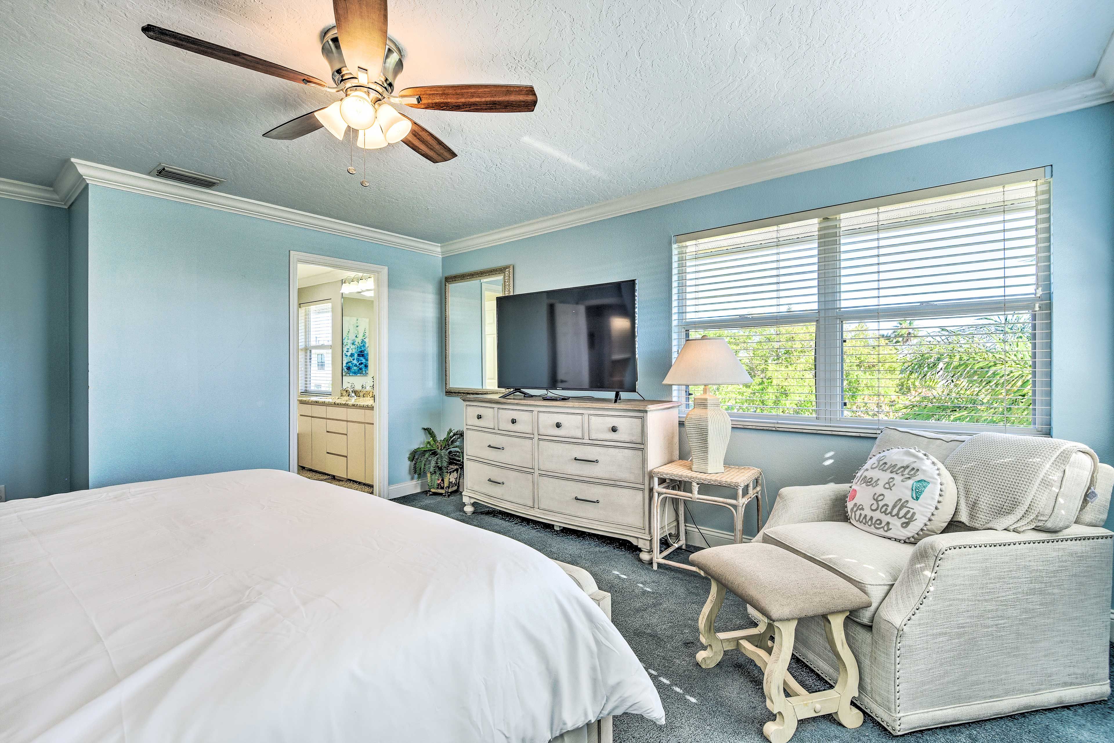 Bedroom 1 | King Bed