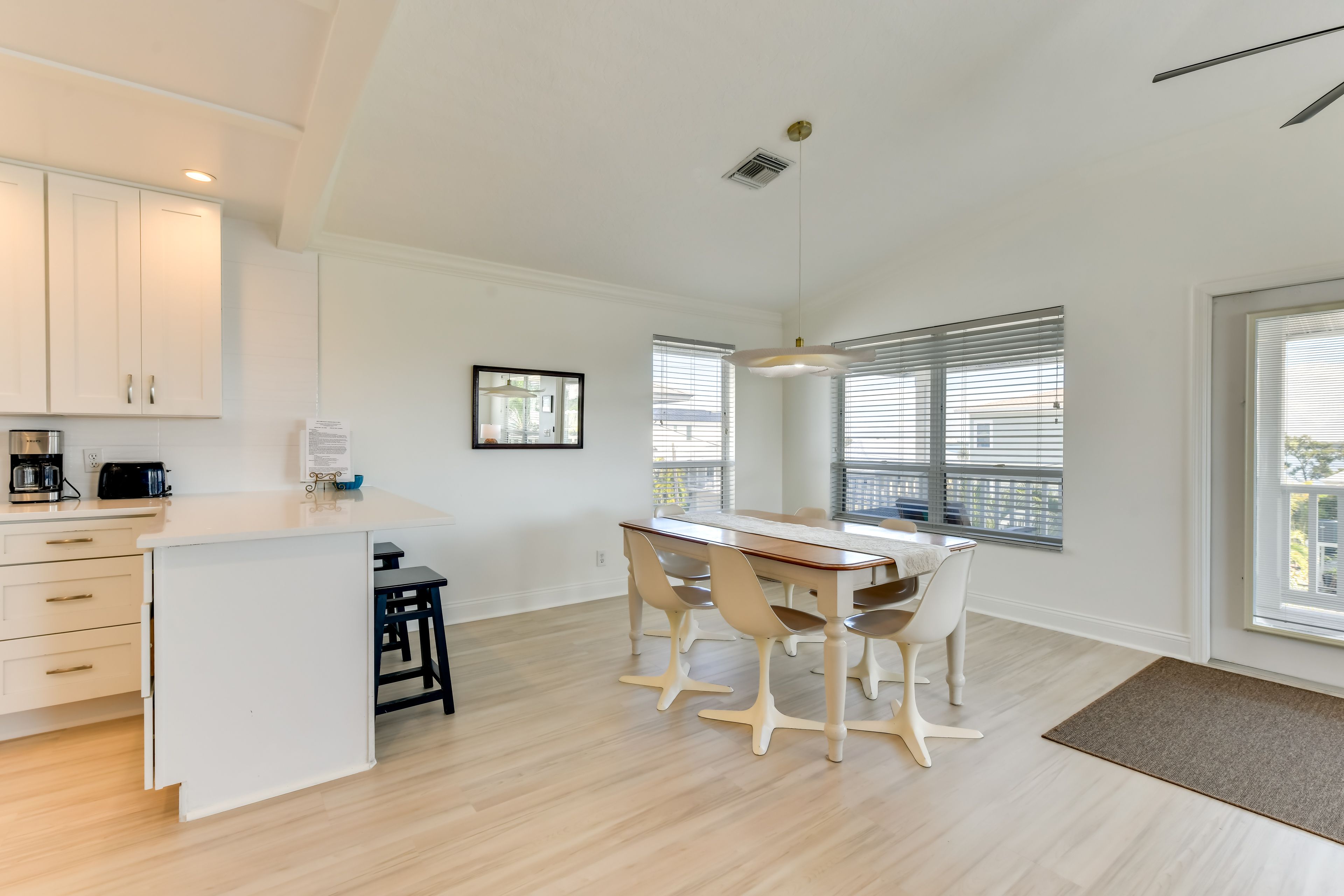 Dining Area | Dishes & Flatware Provided