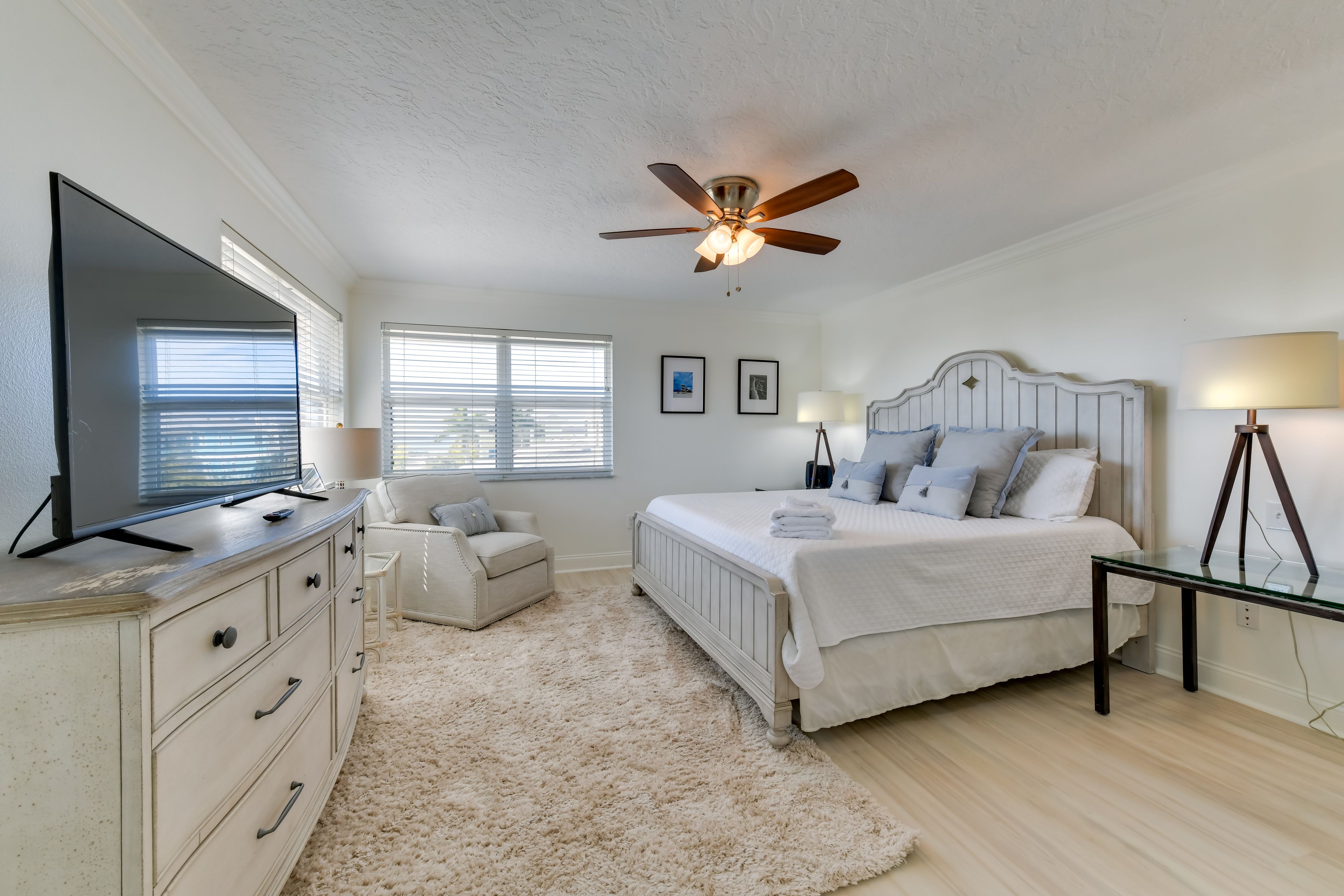 Bedroom 1 | King Bed | En-Suite Bathroom