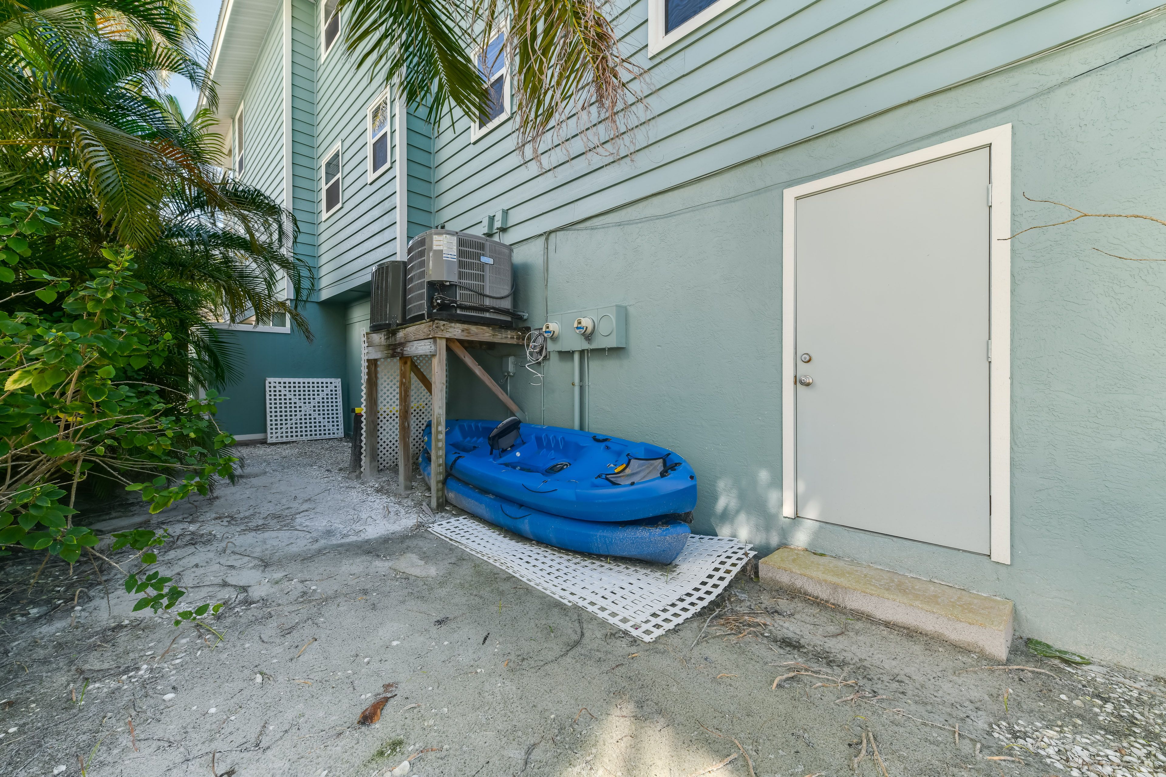 Exterior | Kayaks Provided