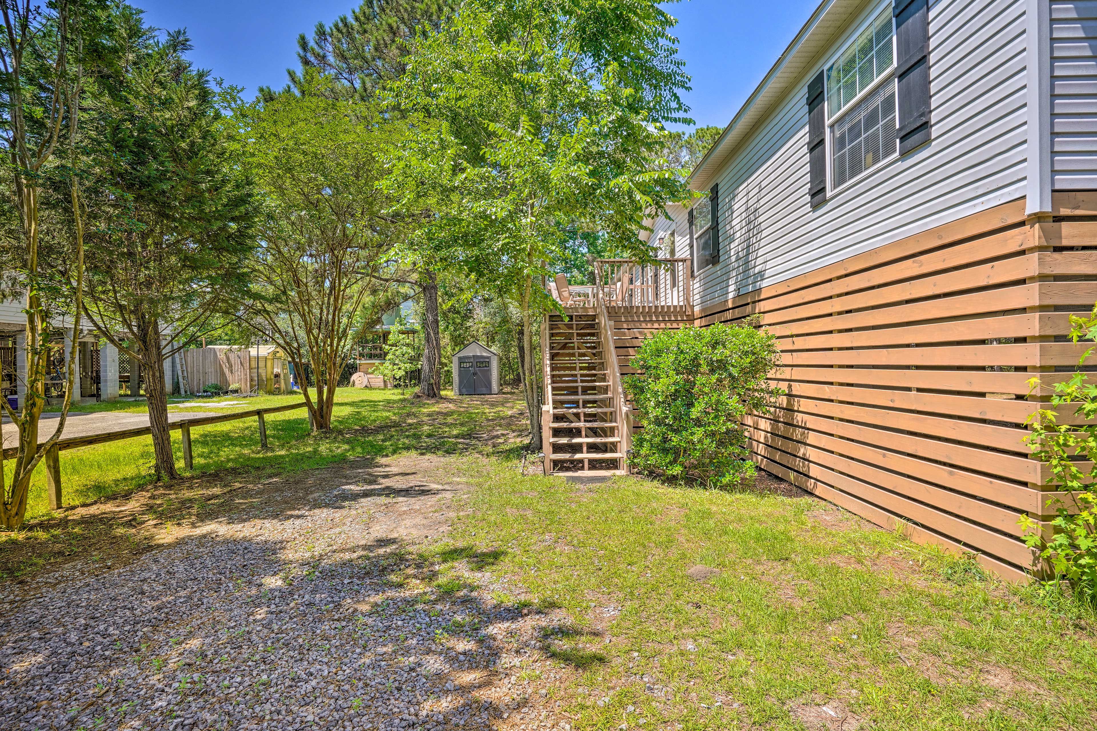 Private Backyard | Fire Pit | Outdoor Dining Area
