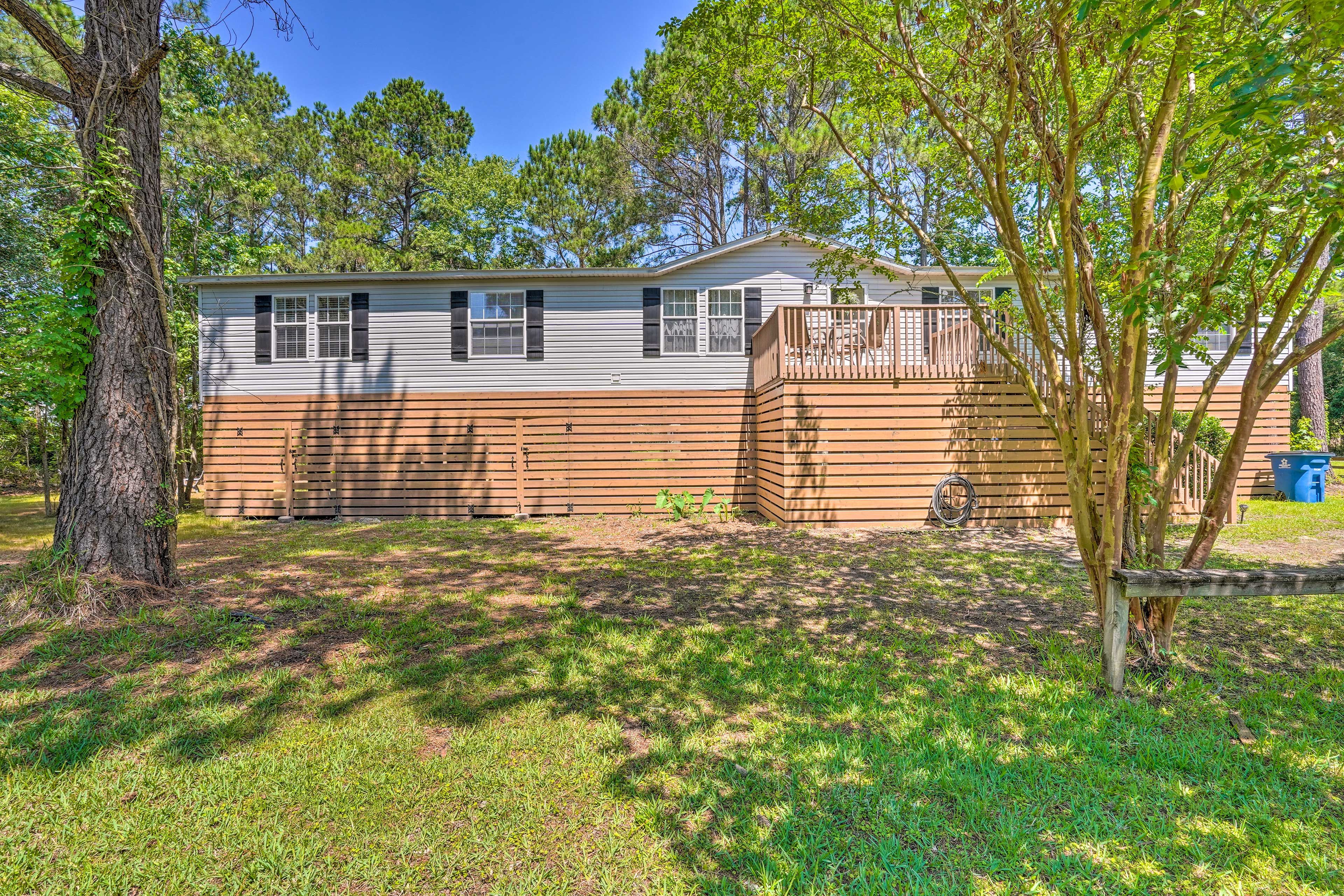 Home Exterior | Parking | Driveway (8 Vehicles) | RV/Trailers Allowed