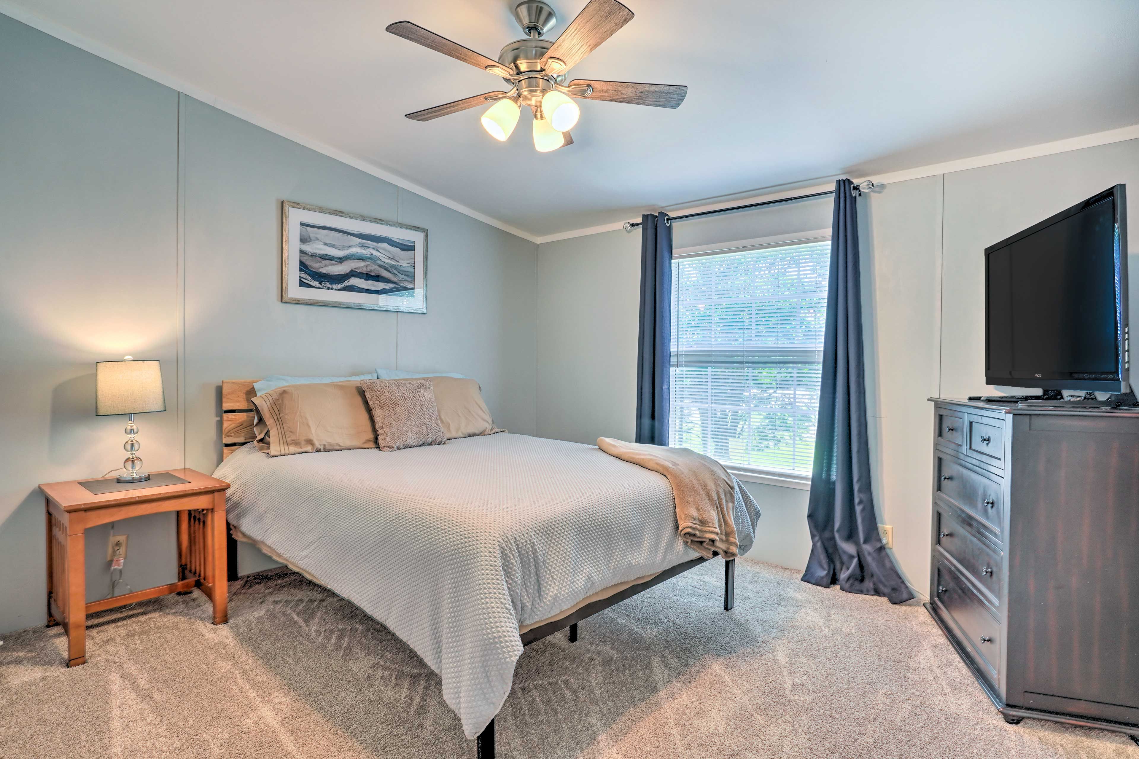 Bedroom 4 | Queen Bed | Main Floor