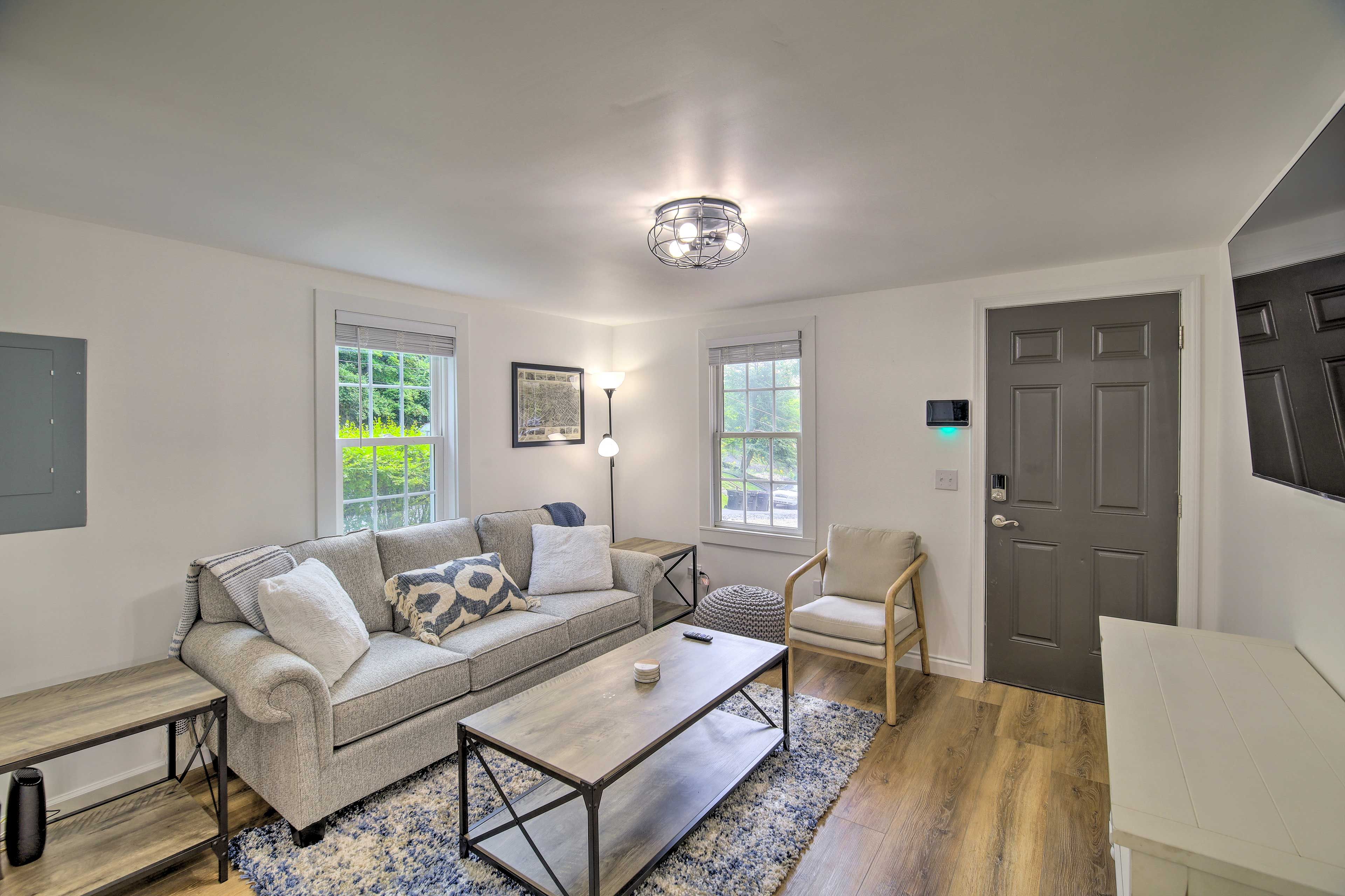 Living Room | Smart TV | Free WiFi