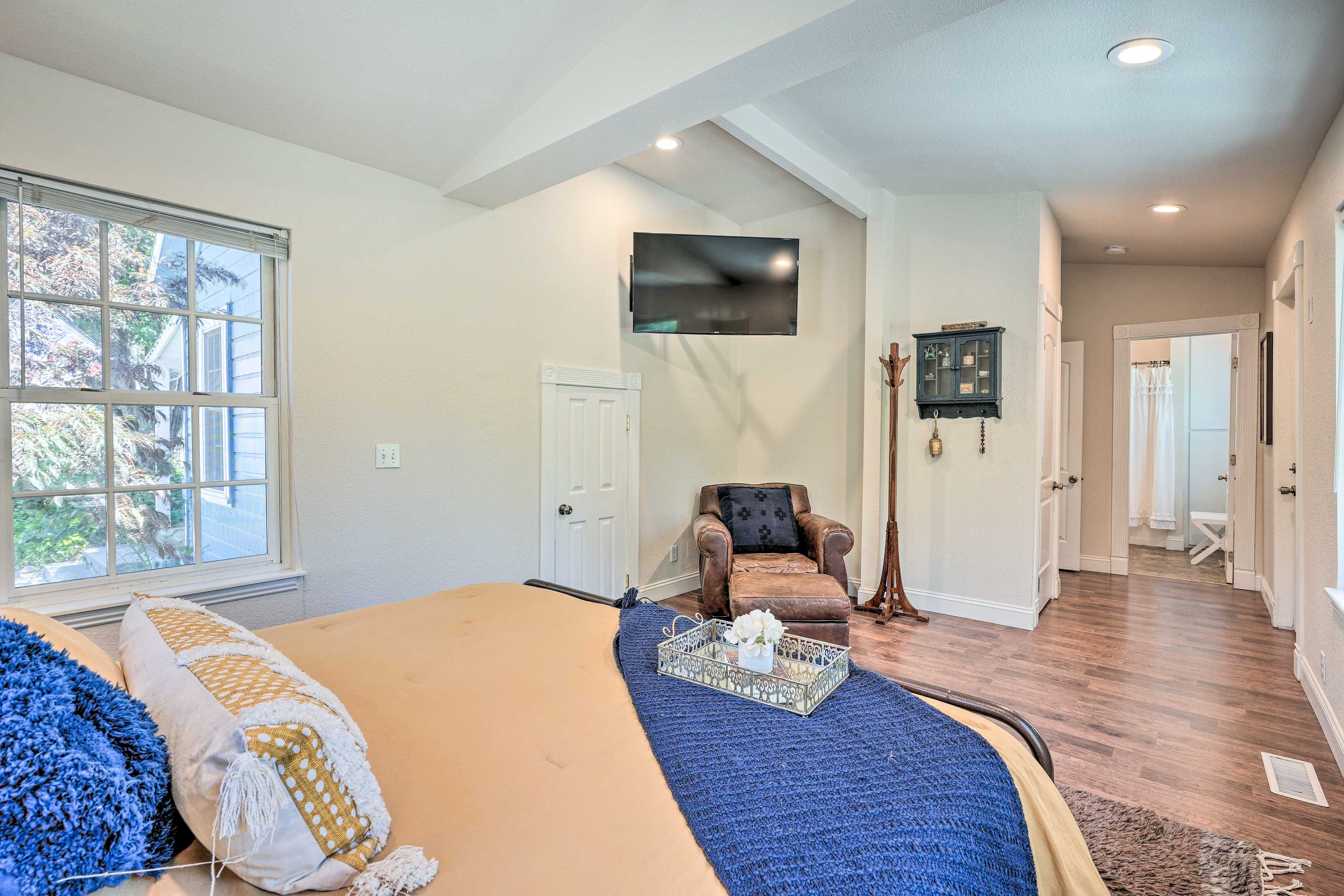 Bedroom 1 | Smart TV