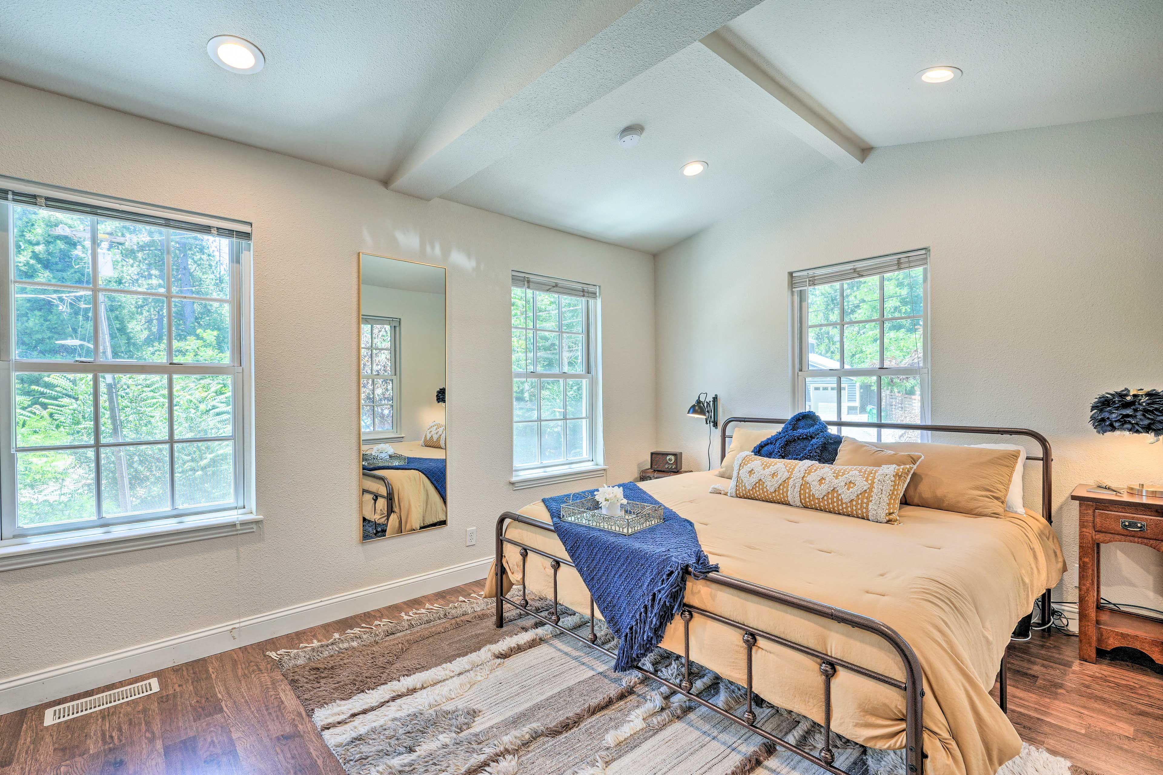 Bedroom 1 | King Bed