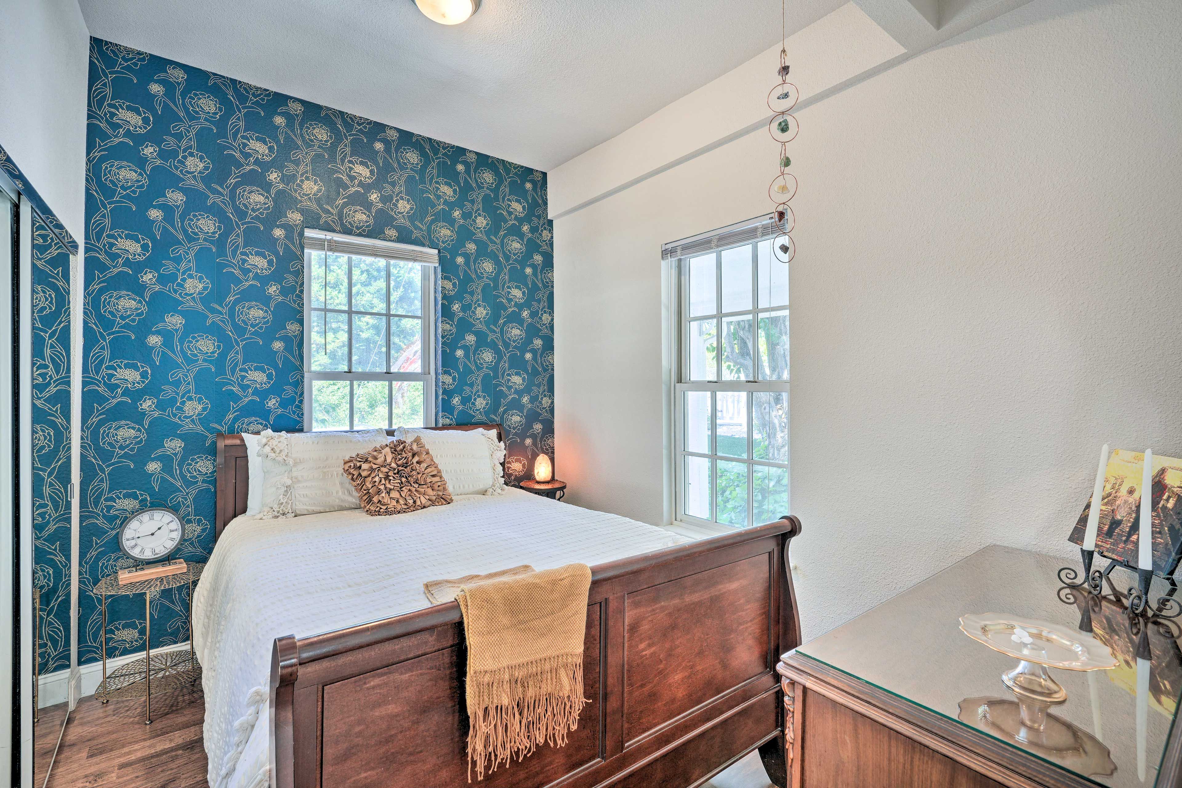 Bedroom 2 | Queen Bed