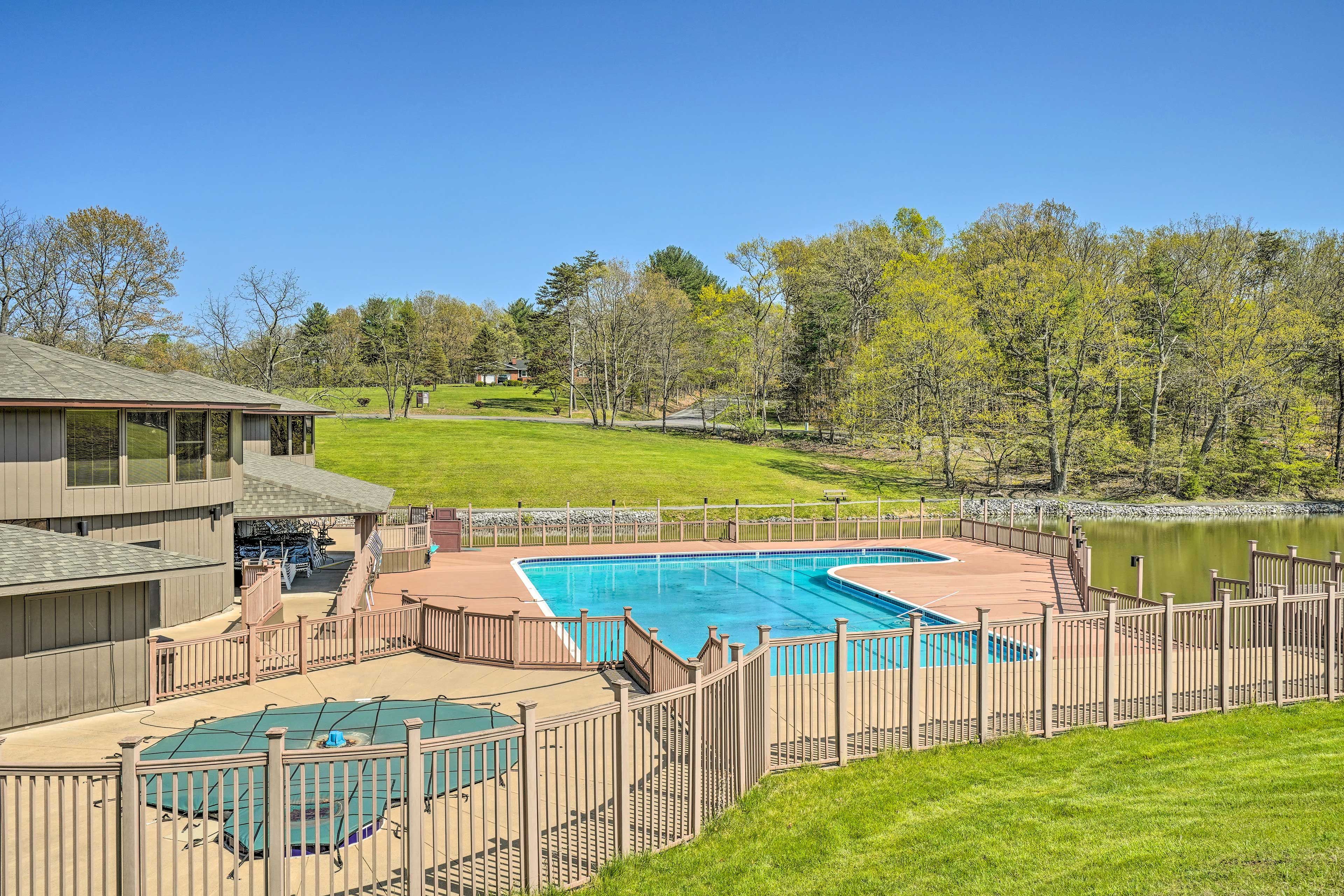 The Woods | Outdoor Pool + Hot Tub (Fees Paid Pre-Trip)