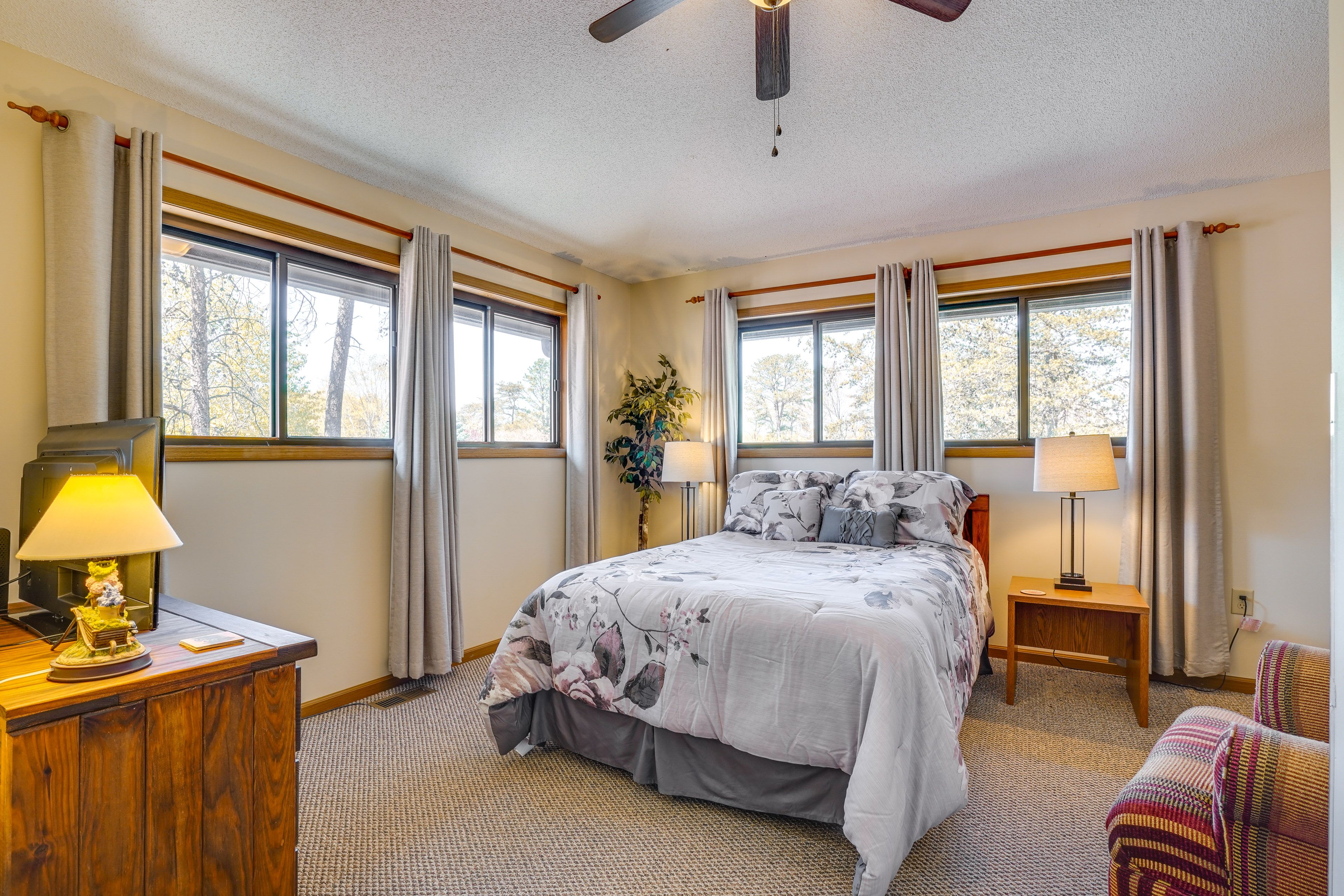 Bedroom 2 | Main Level | Full Bed | Smart TV