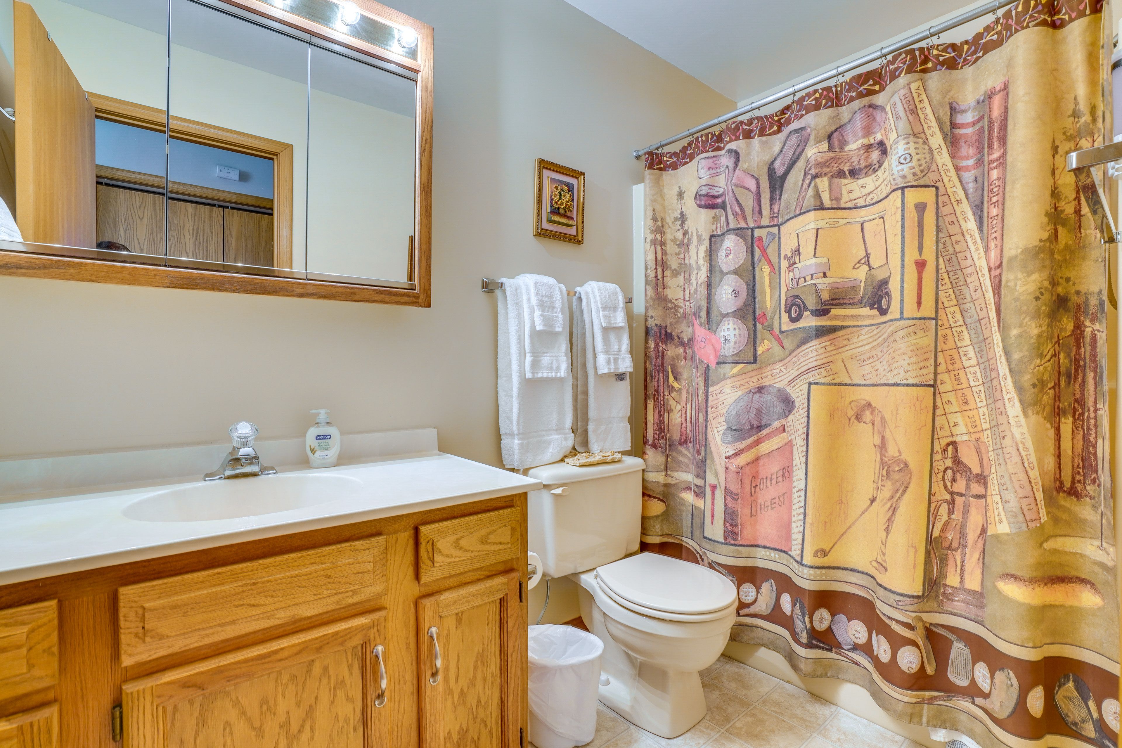 Full Bathroom | Main Level | Complimentary Toiletries
