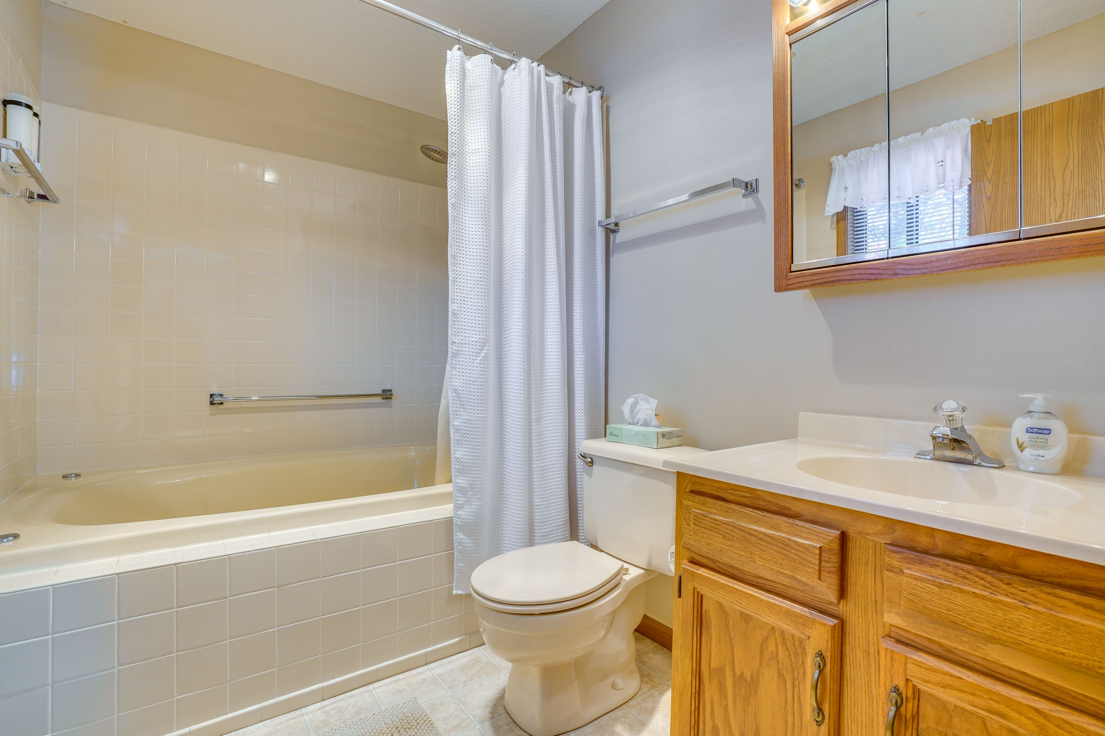 En-Suite Bathroom | Main Level | Towels Provided