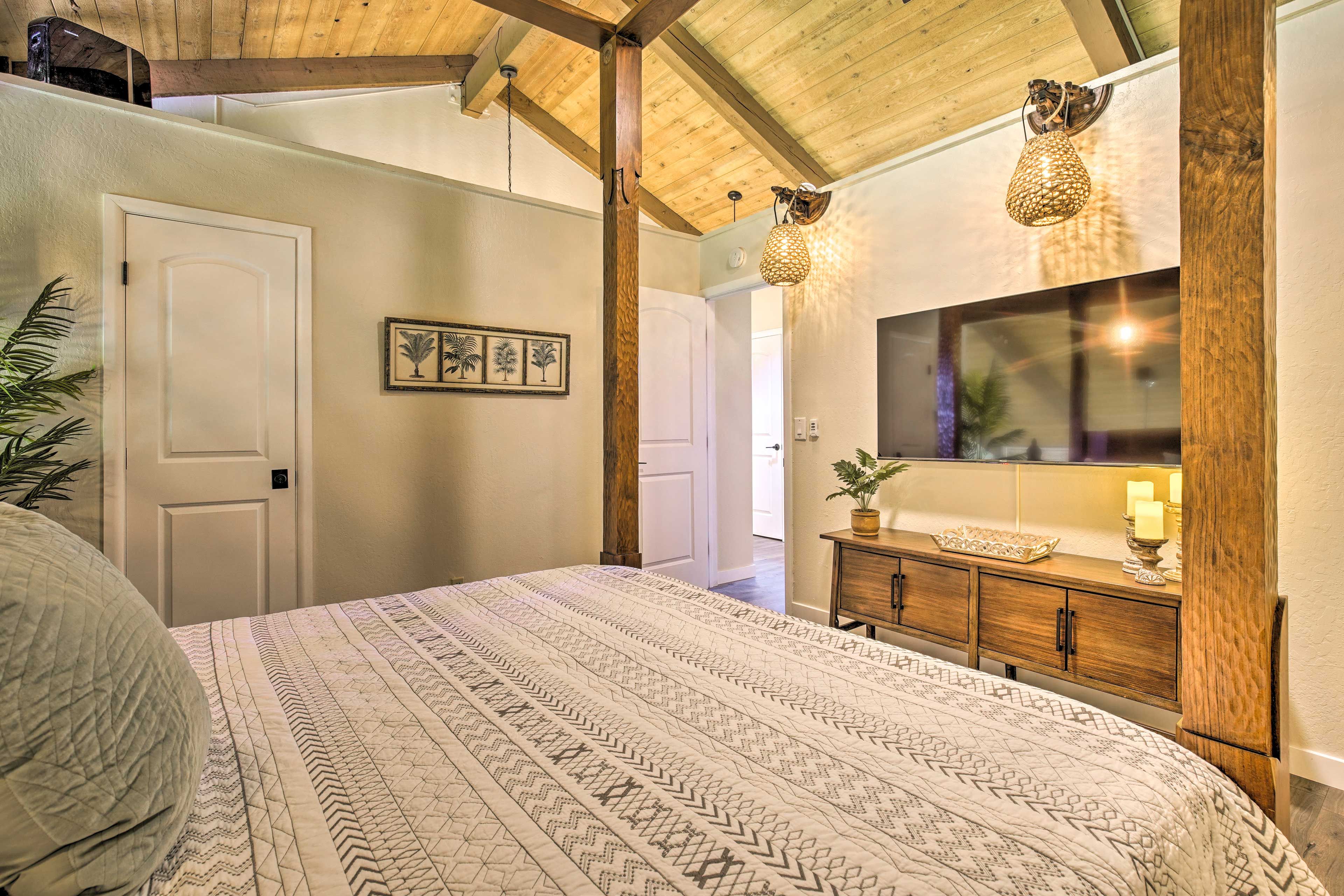 Bedroom Suite | King Bed | 2nd Floor