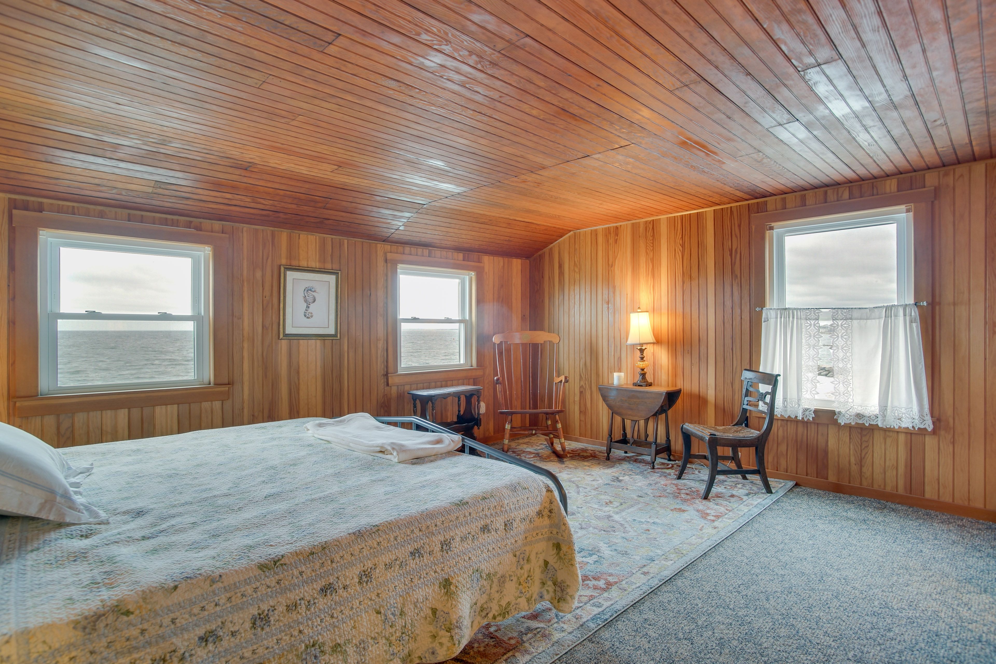 Bedroom 1 | King Bed | 2nd Floor