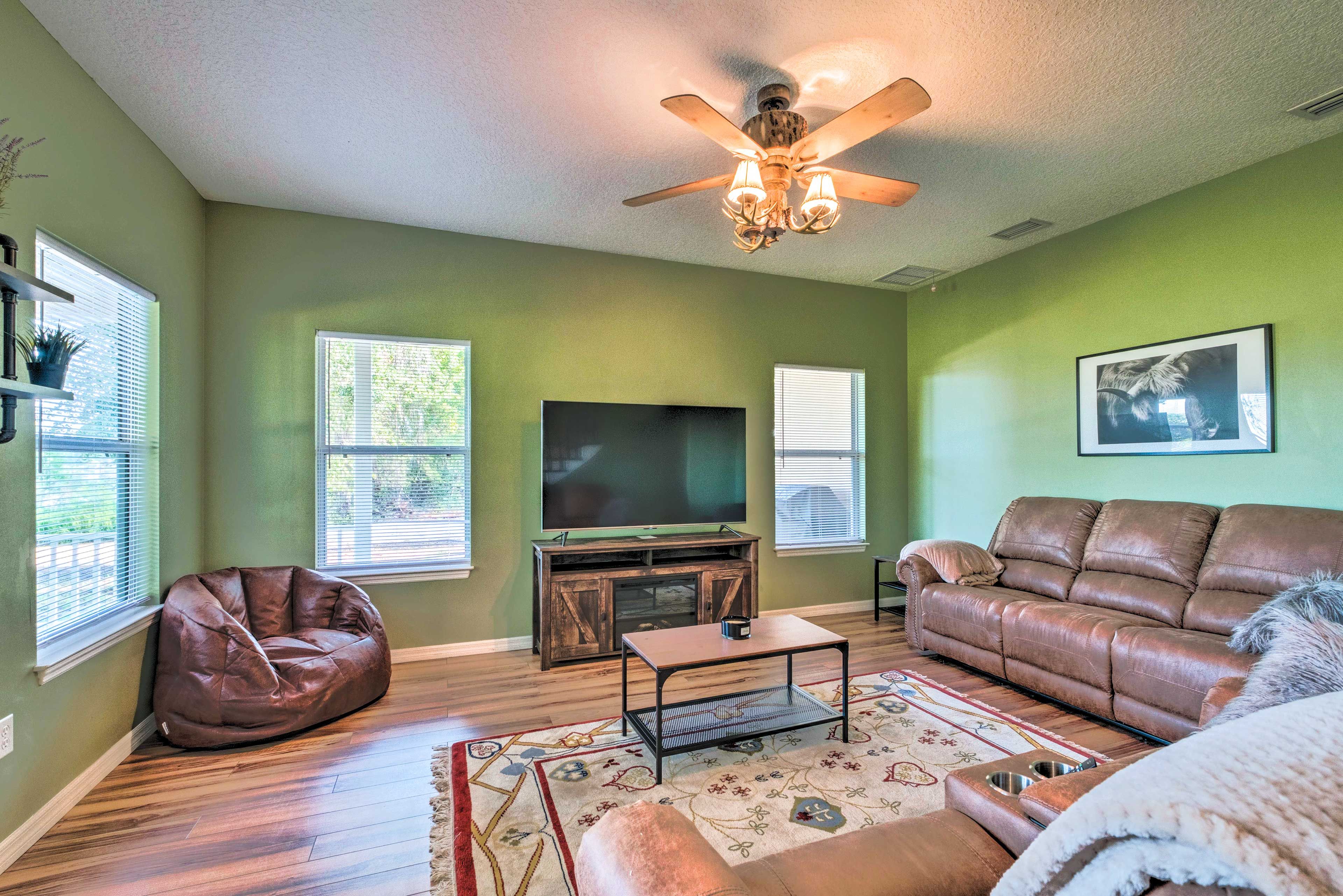 Living Room | Smart TV | Free WiFi