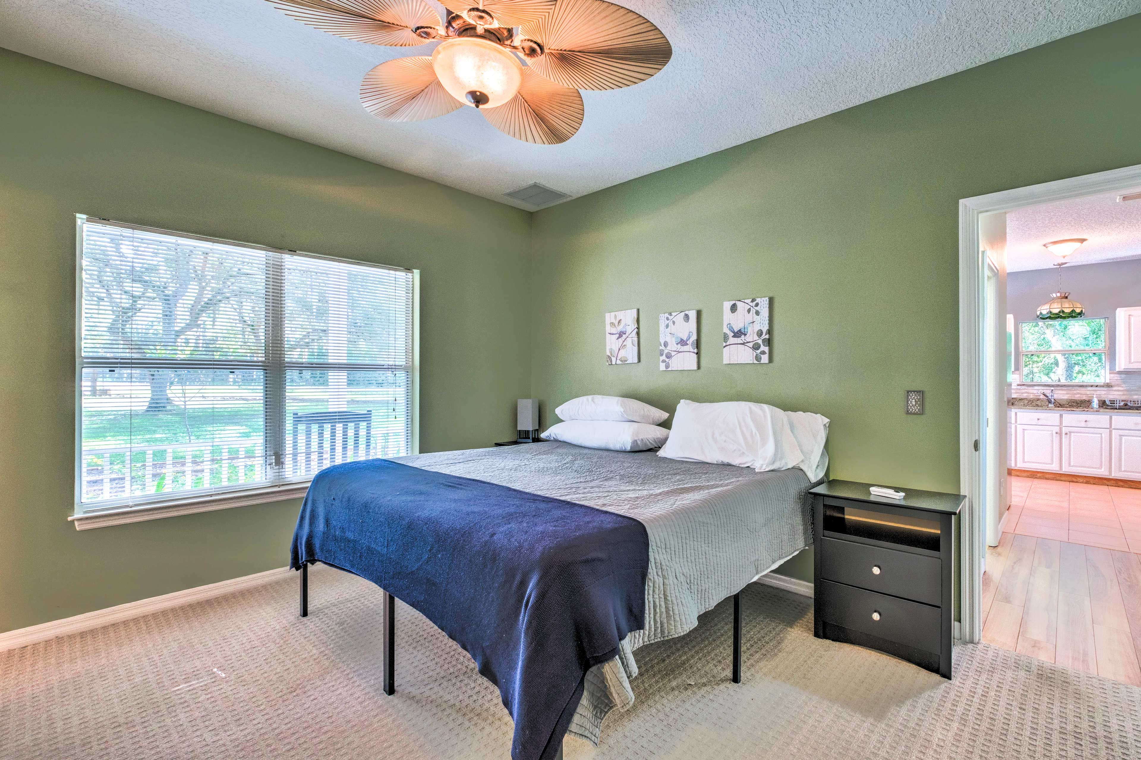 Bedroom 1 | King Bed | En-Suite Bathroom | 1st Floor