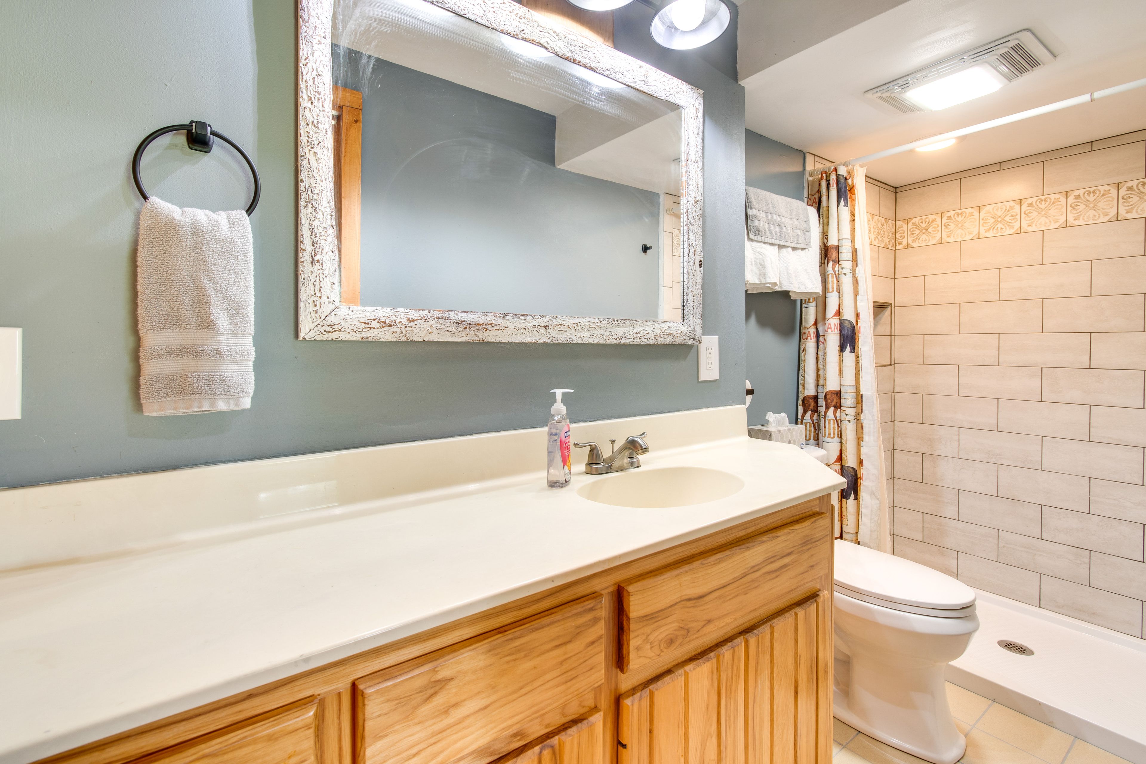 Full Bathroom | Complimentary Toiletries | Hair Dryer