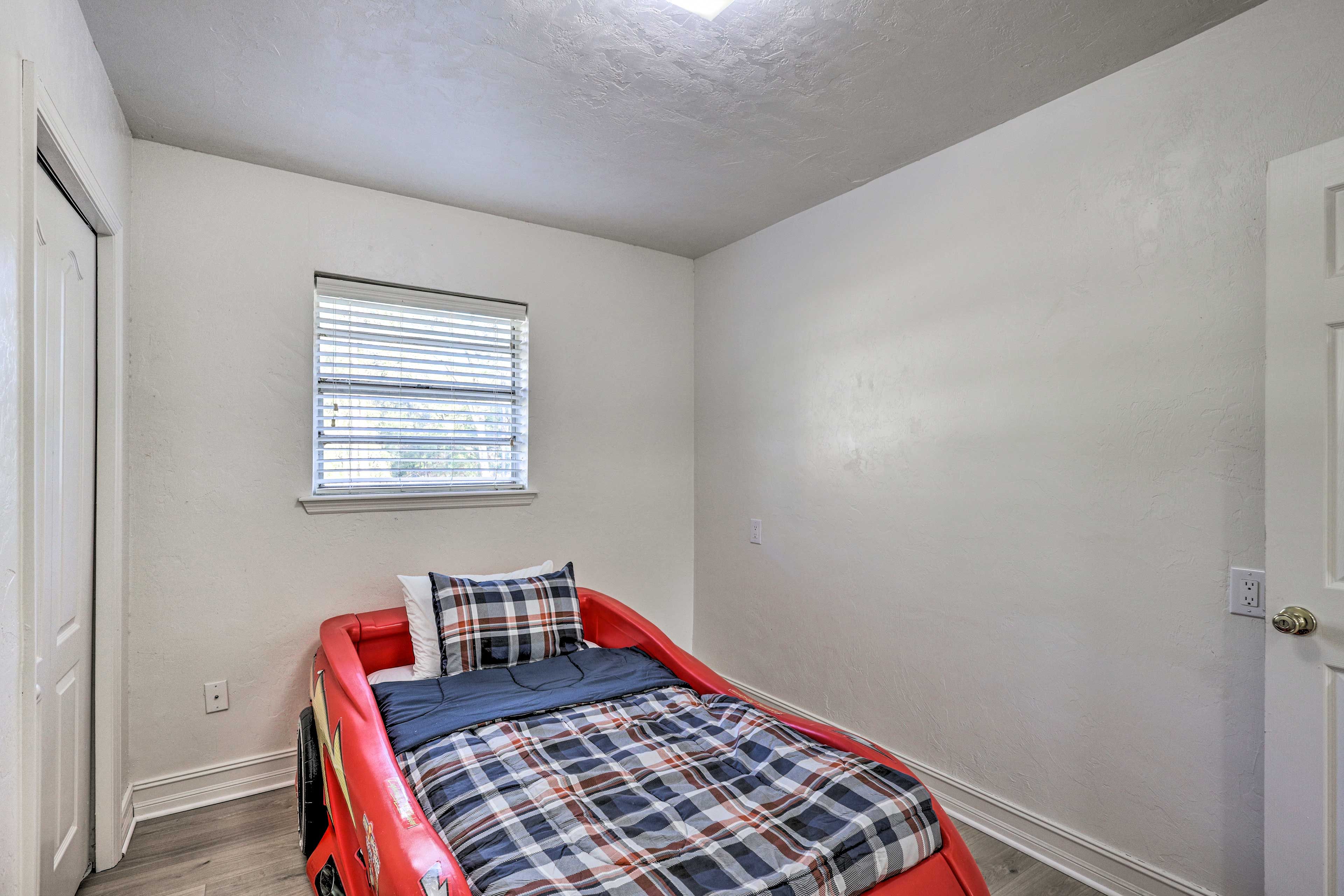 Bedroom 6 (Kid's Room) | Toddler Bed