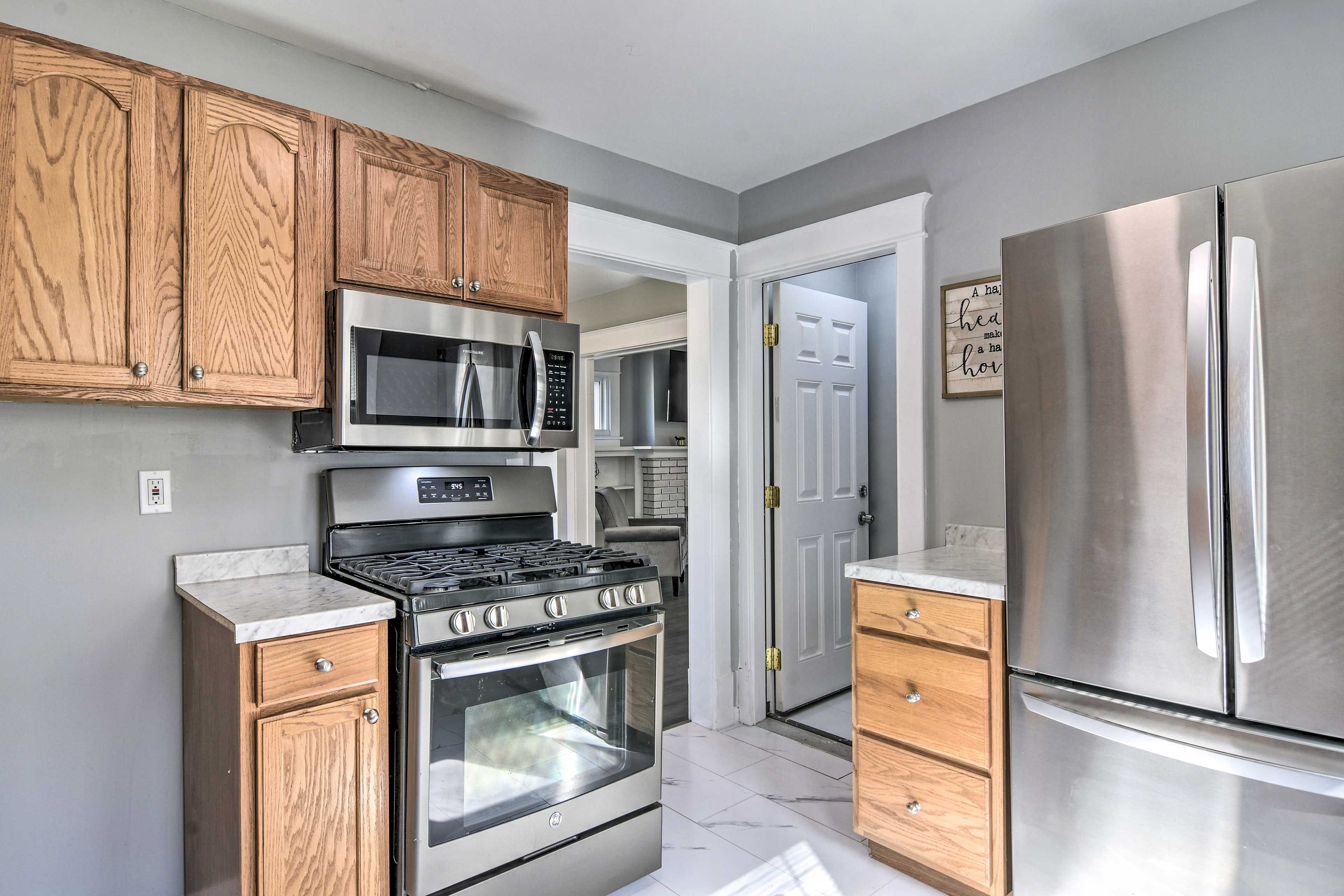Fully Equipped Kitchen | Trash Bags & Paper Towels