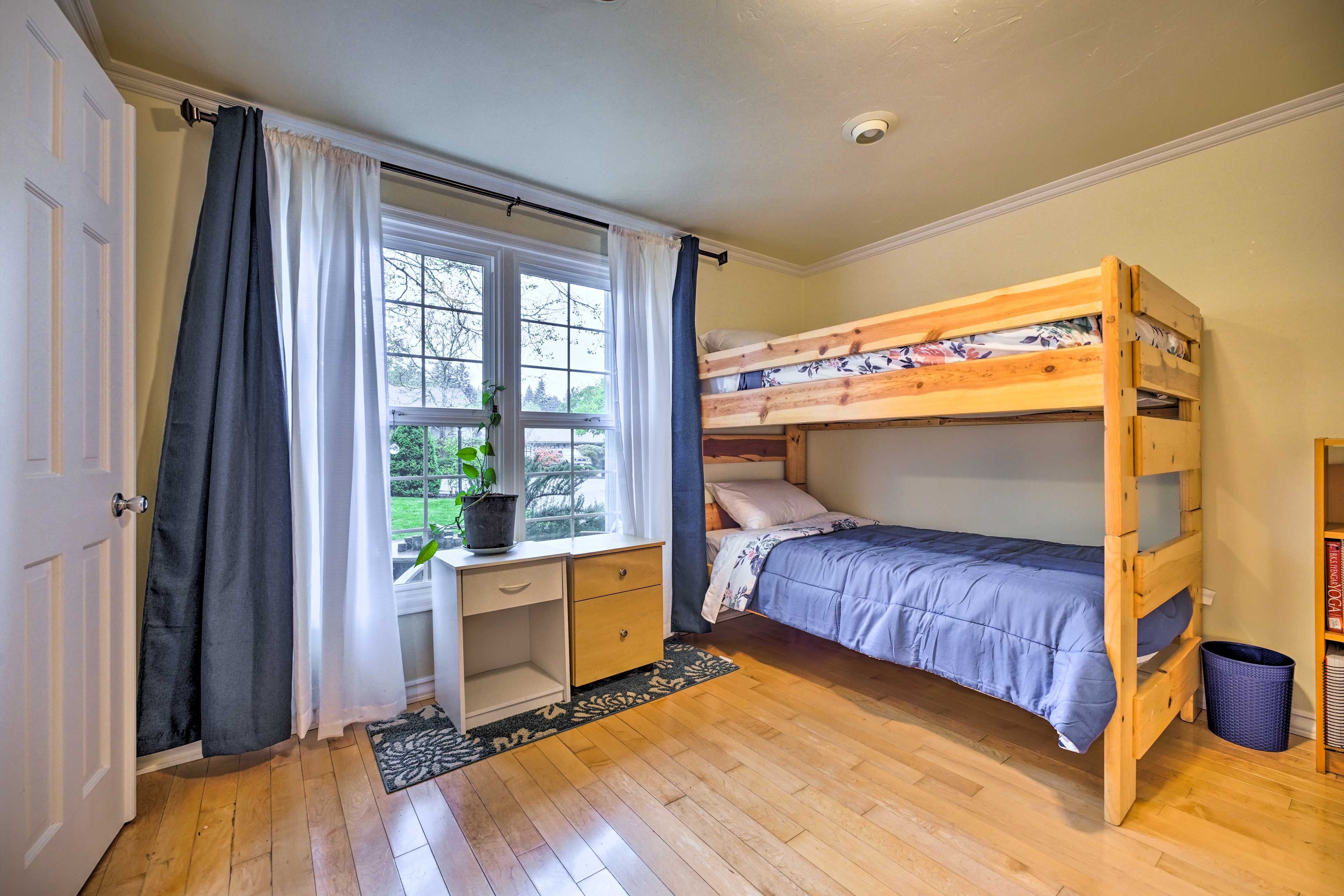 Bedroom 5 | Twin Bunk Bed | 1st Floor