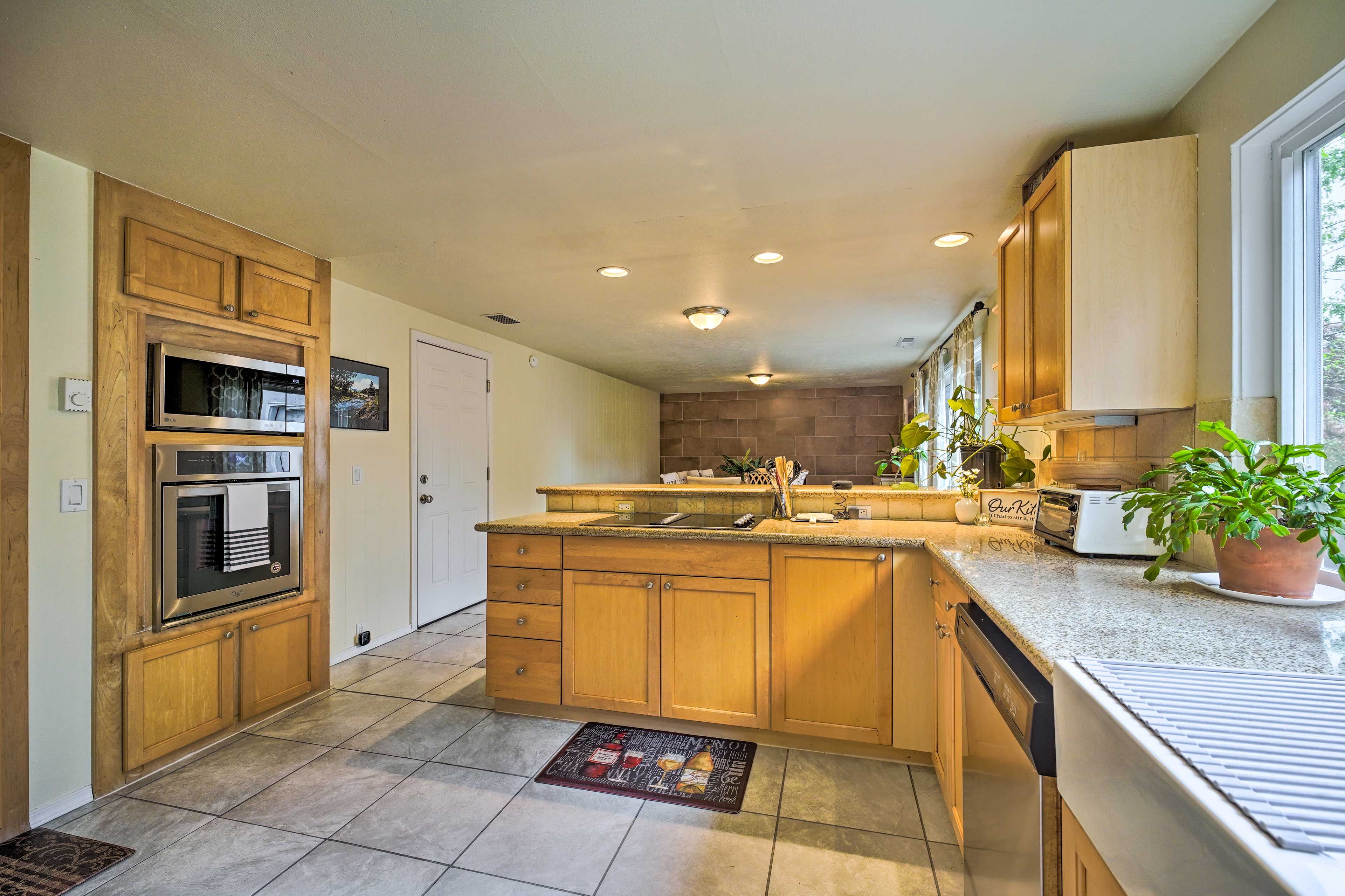 Fully Equipped Kitchen | Blender | Crockpot