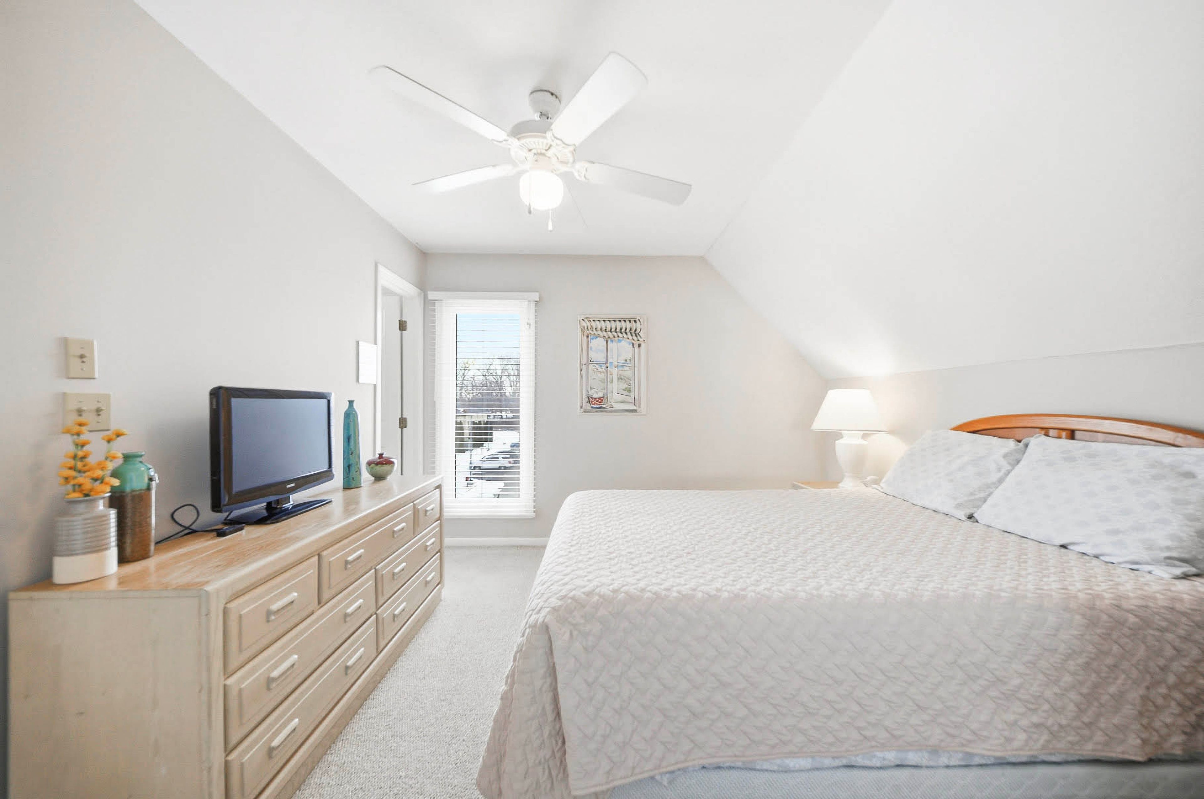 Bedroom 3 | Queen Bed | Upper Level