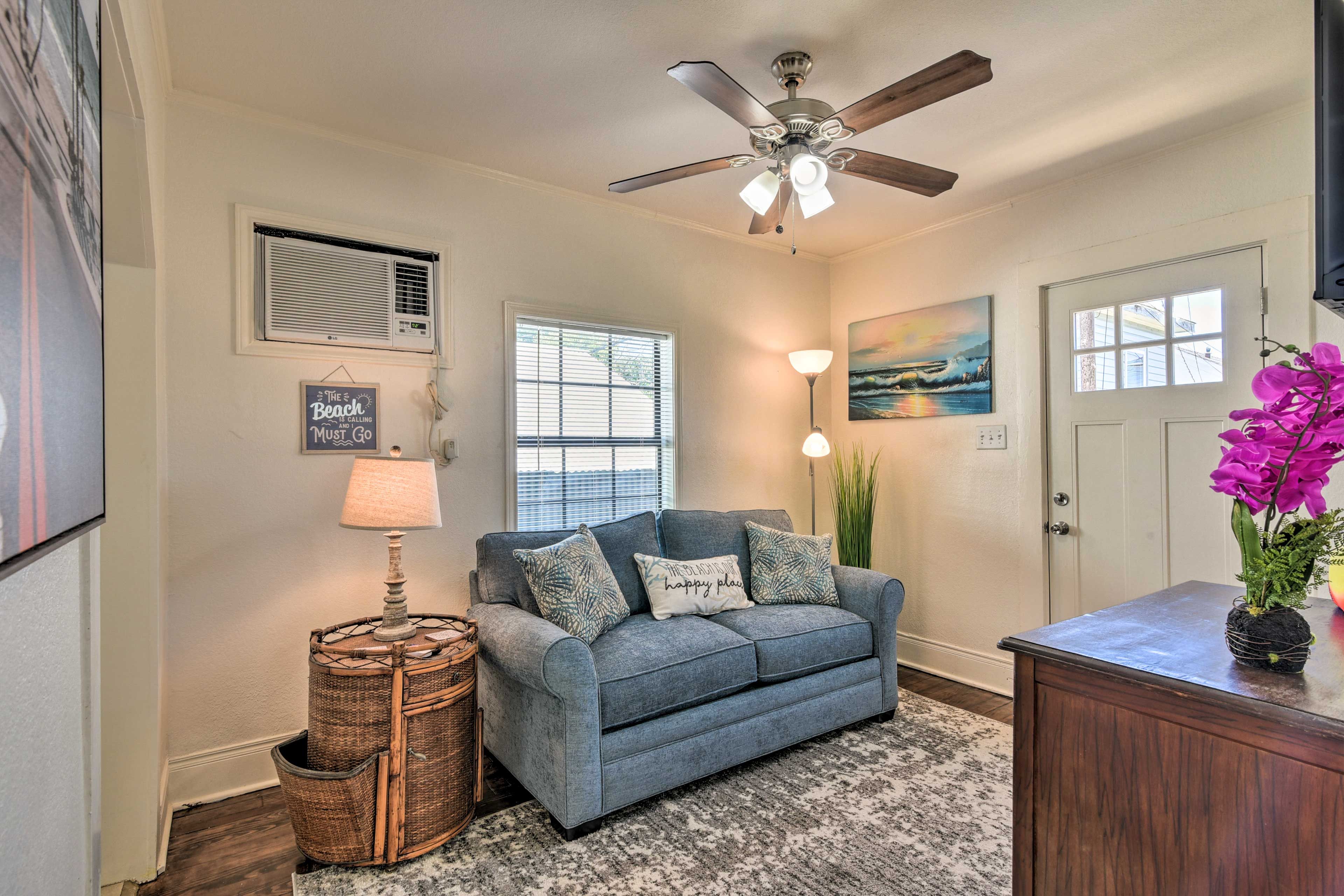 Living Room | Free WiFi | Full Sleeper Sofa | Additional Sleeping | Pack ‘n Play