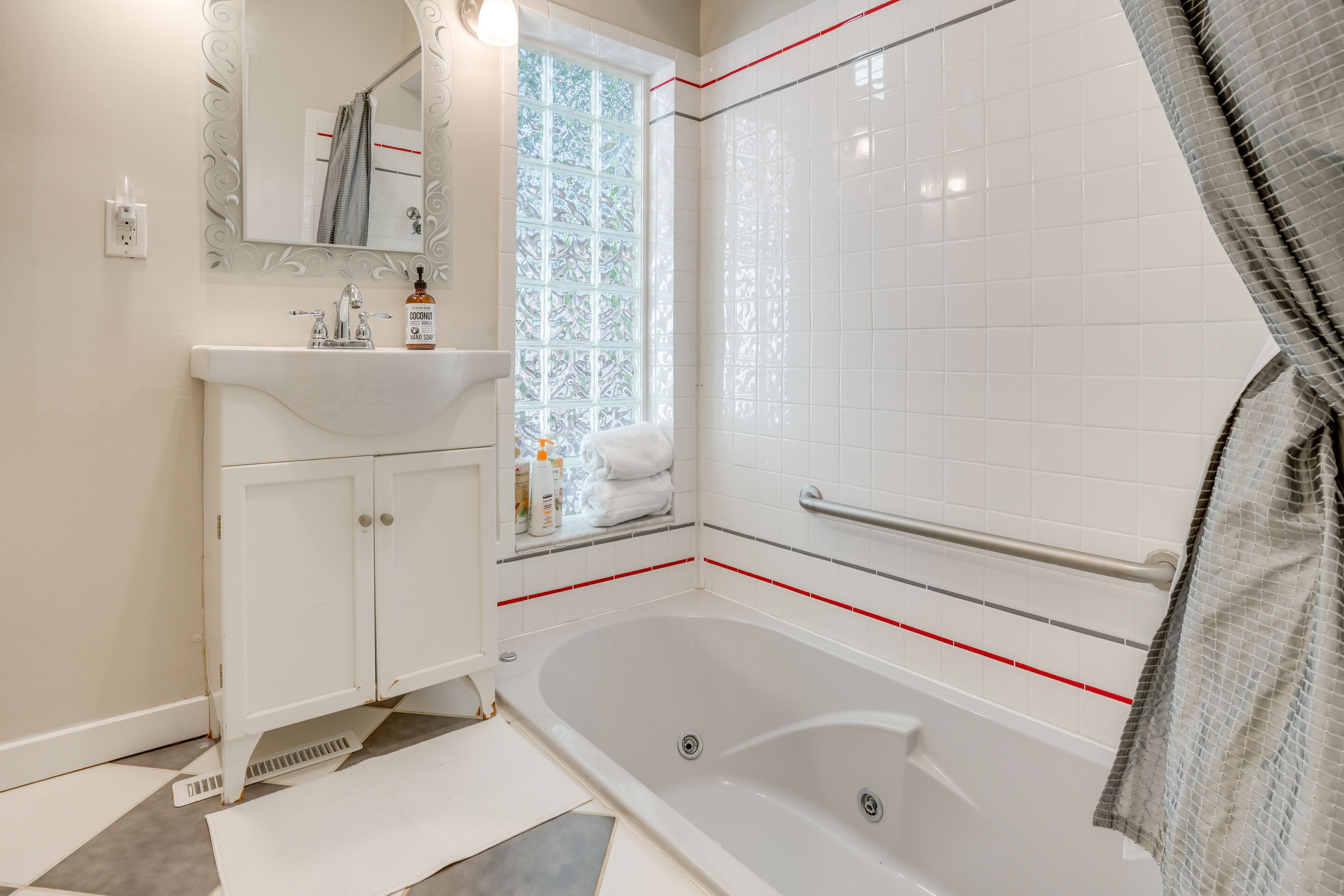 Full Bathroom | 1st Floor | Hair Dryer