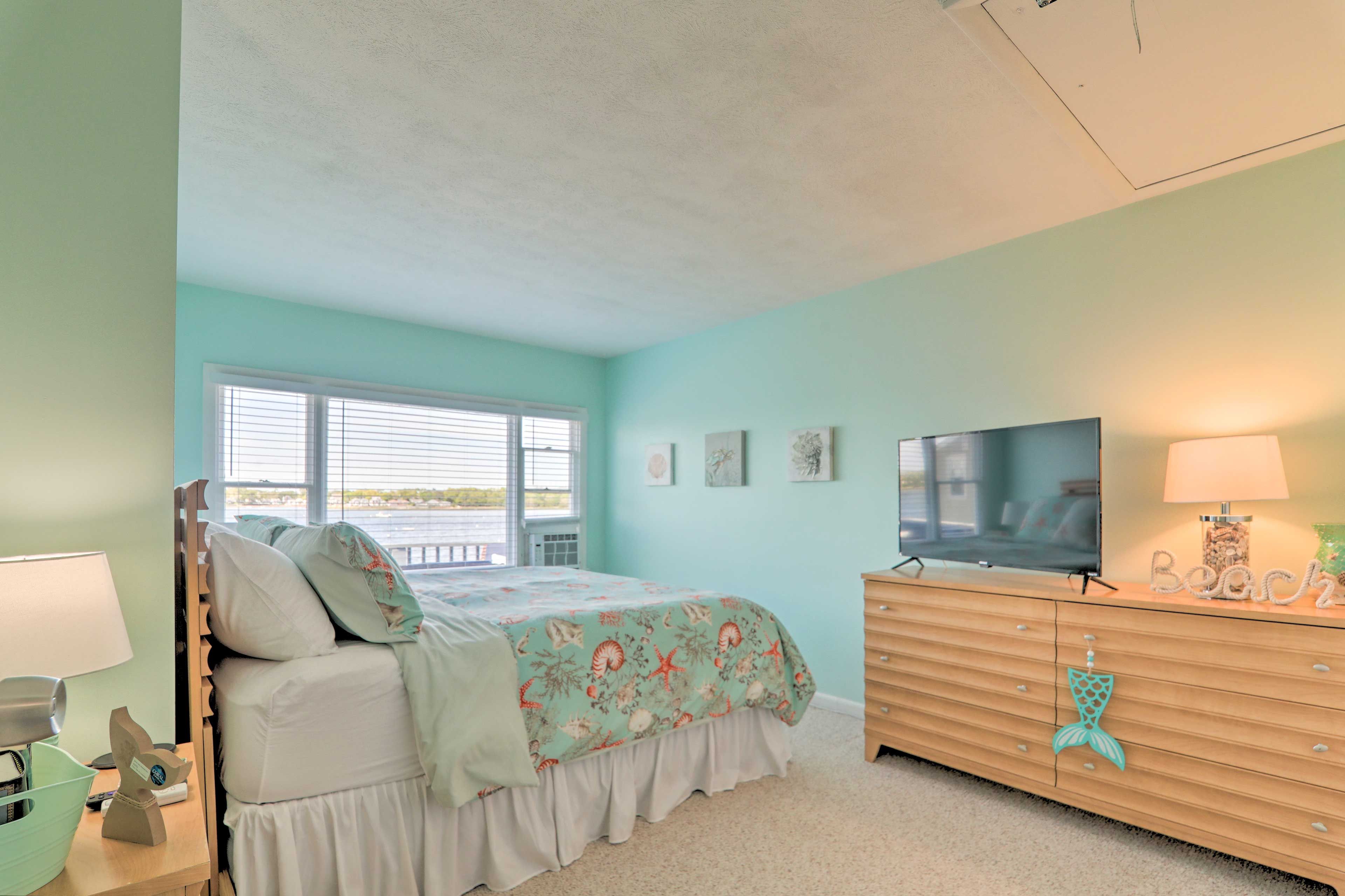 Bedroom 1 | King Bed | Linens Provided | Smart TV