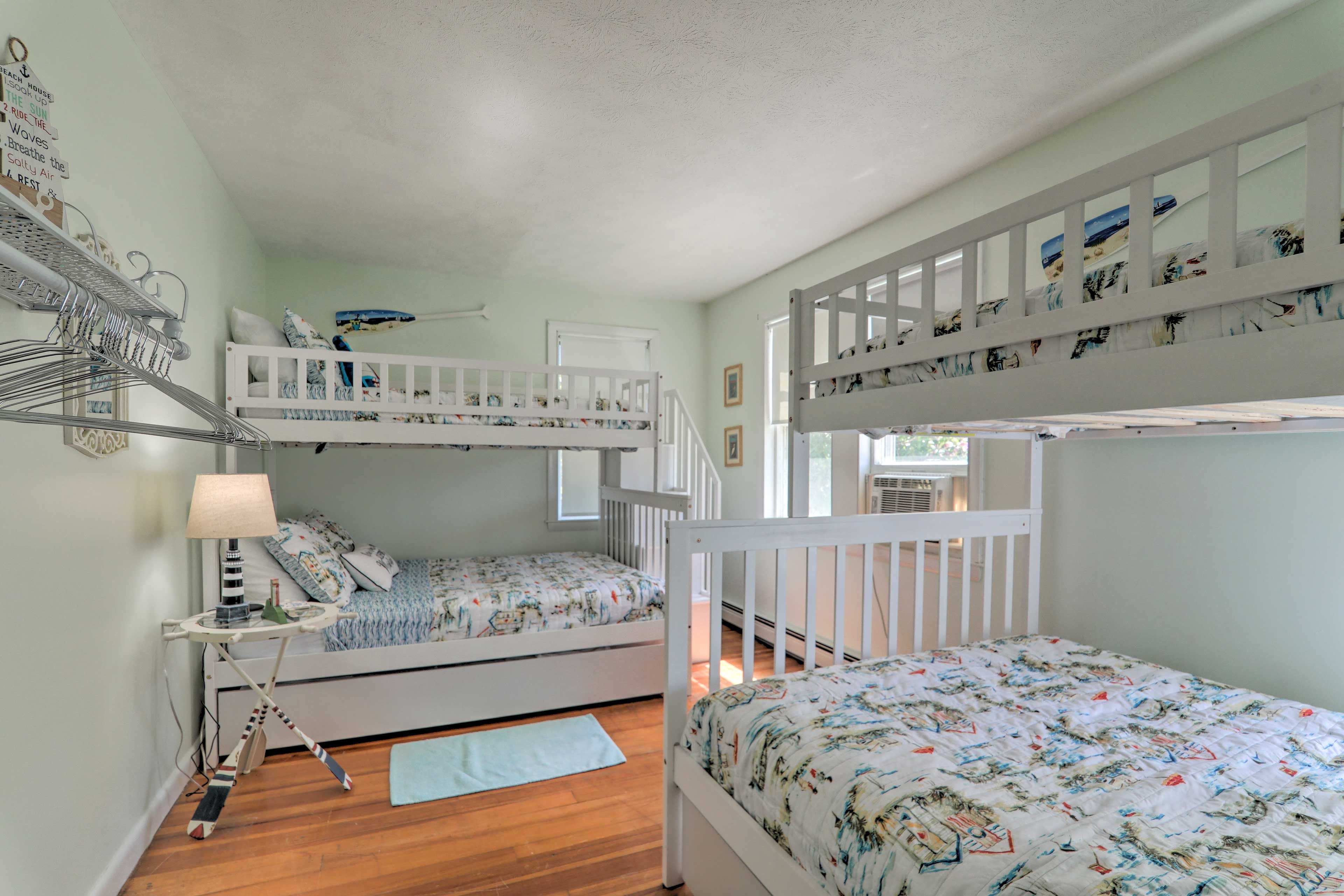 Bedroom 3 | 2 Twin/Full Bunk Beds w/ Twin Trundle Beds