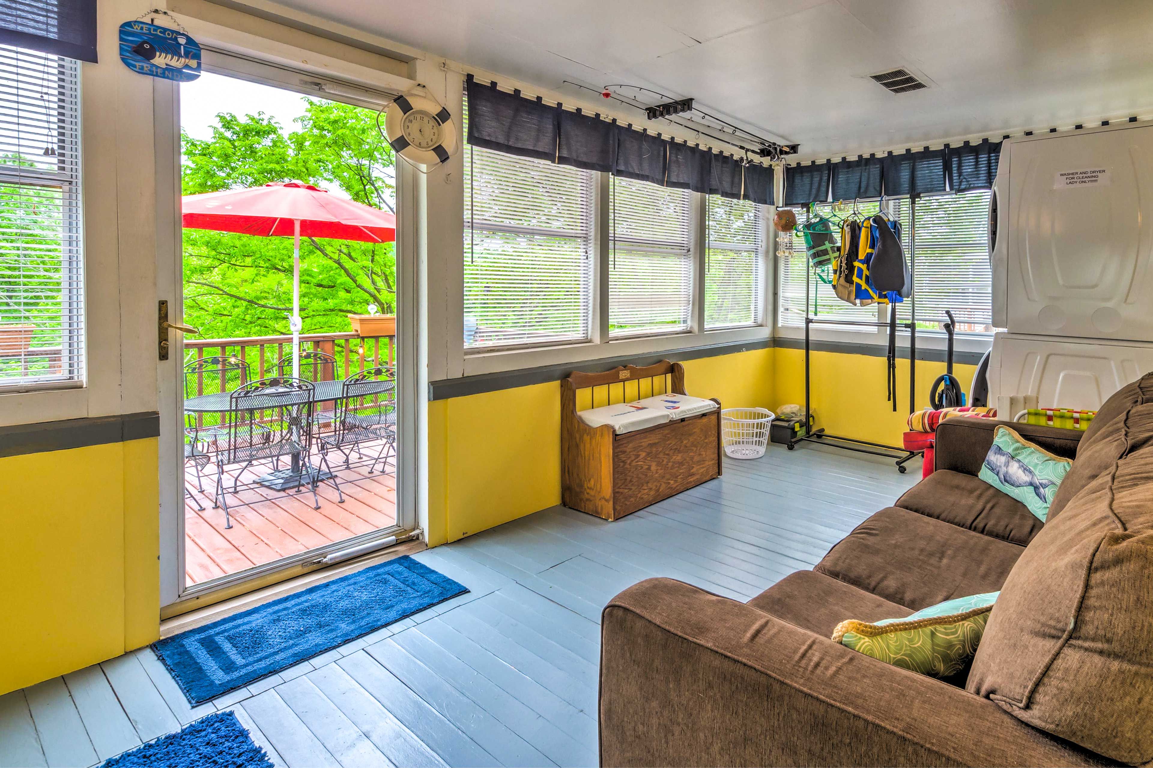 Sunroom | Sleeper Sofa