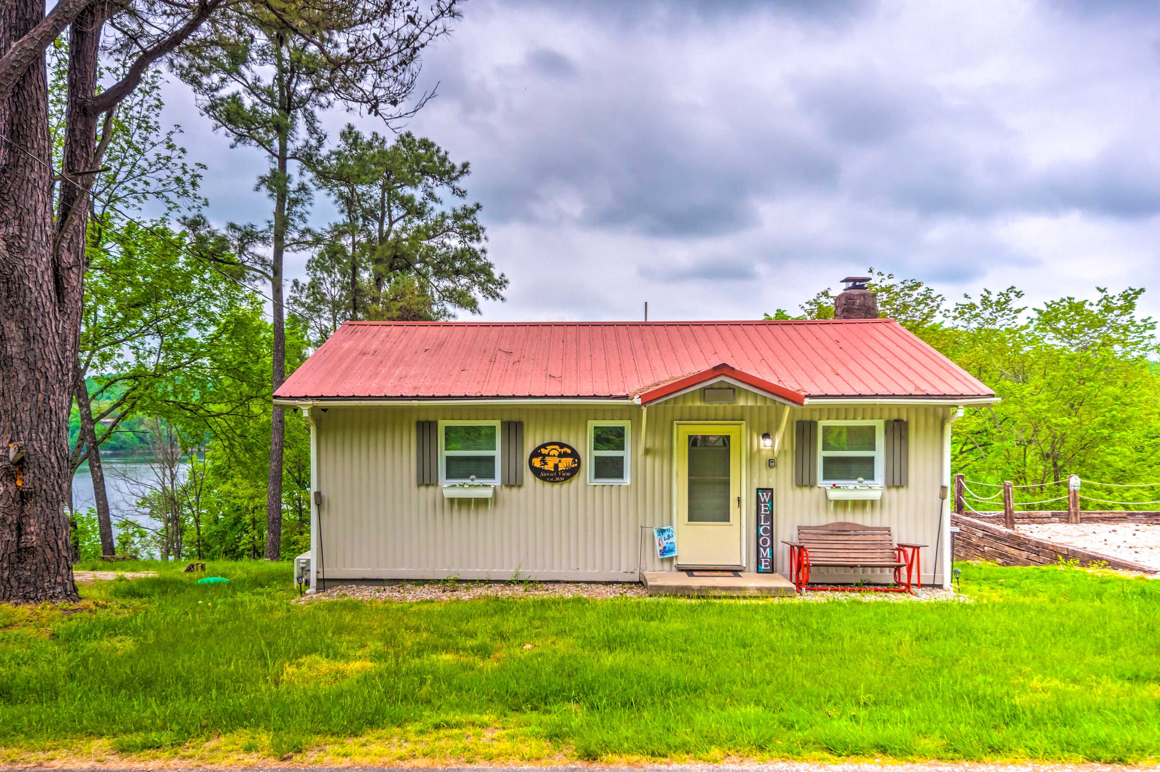Cub Run Vacation Rental | 2BR | 1BA | 1 Step for Entry | 970 Sq Ft
